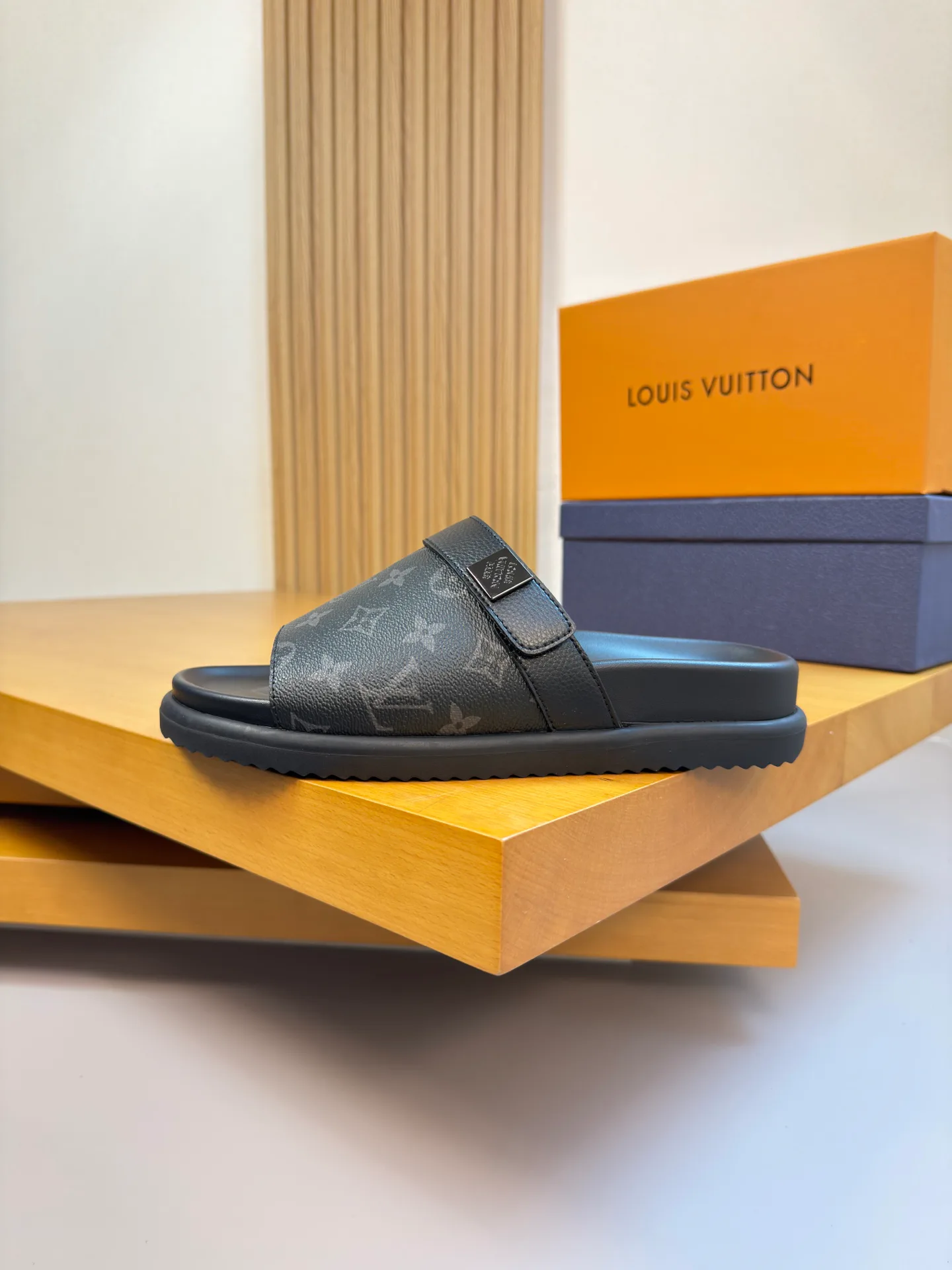 Шлепанцы Женские Louis Vuitton 11745534