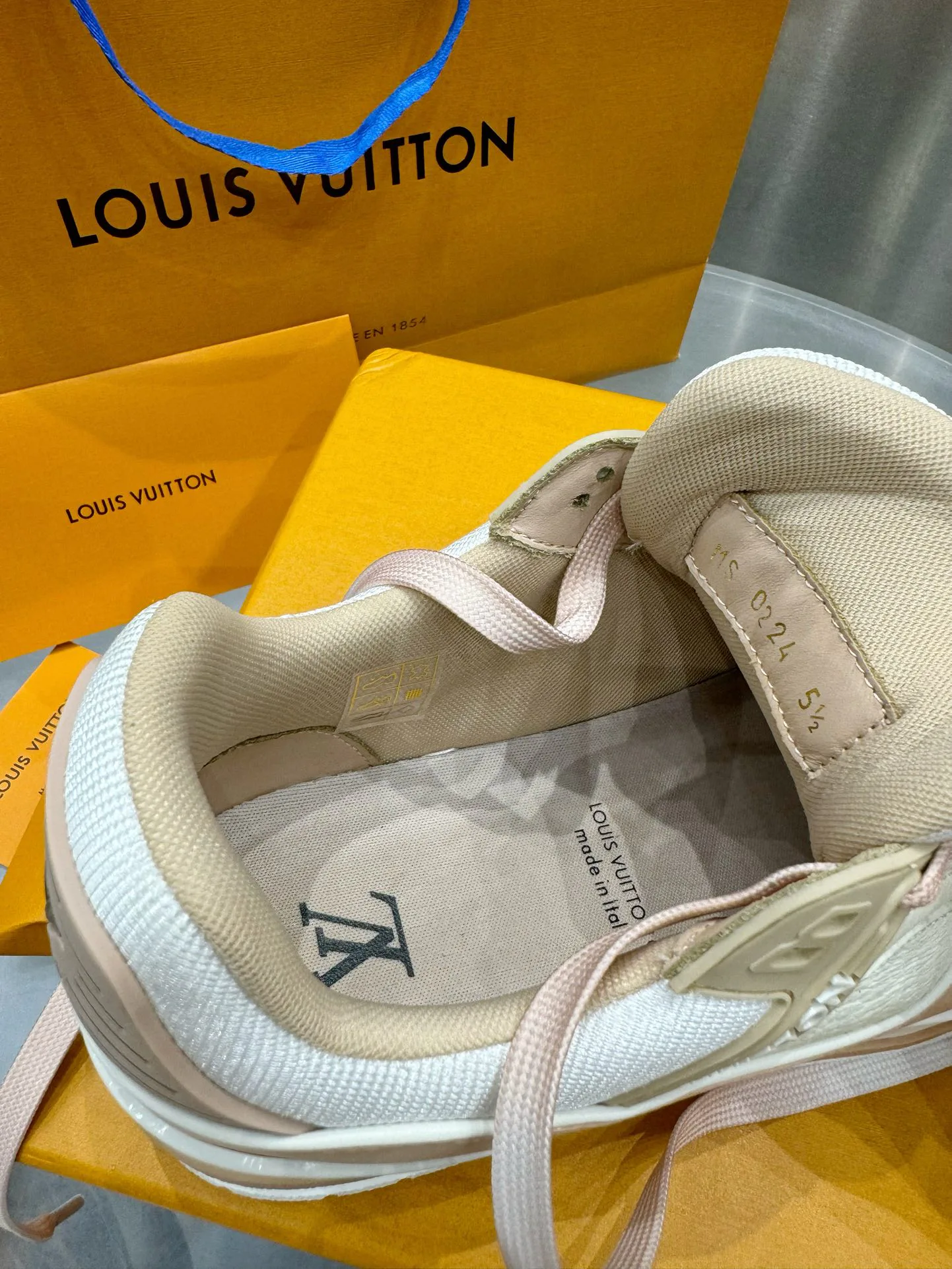 Кроссовки Женские Louis Vuitton 19073367