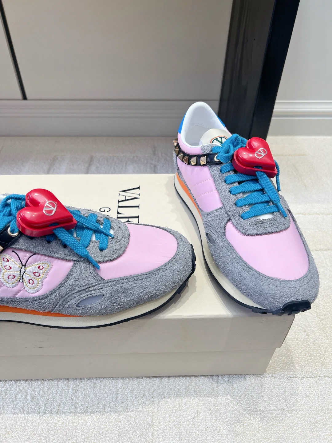 Кроссовки Женские Valentino 18436565
