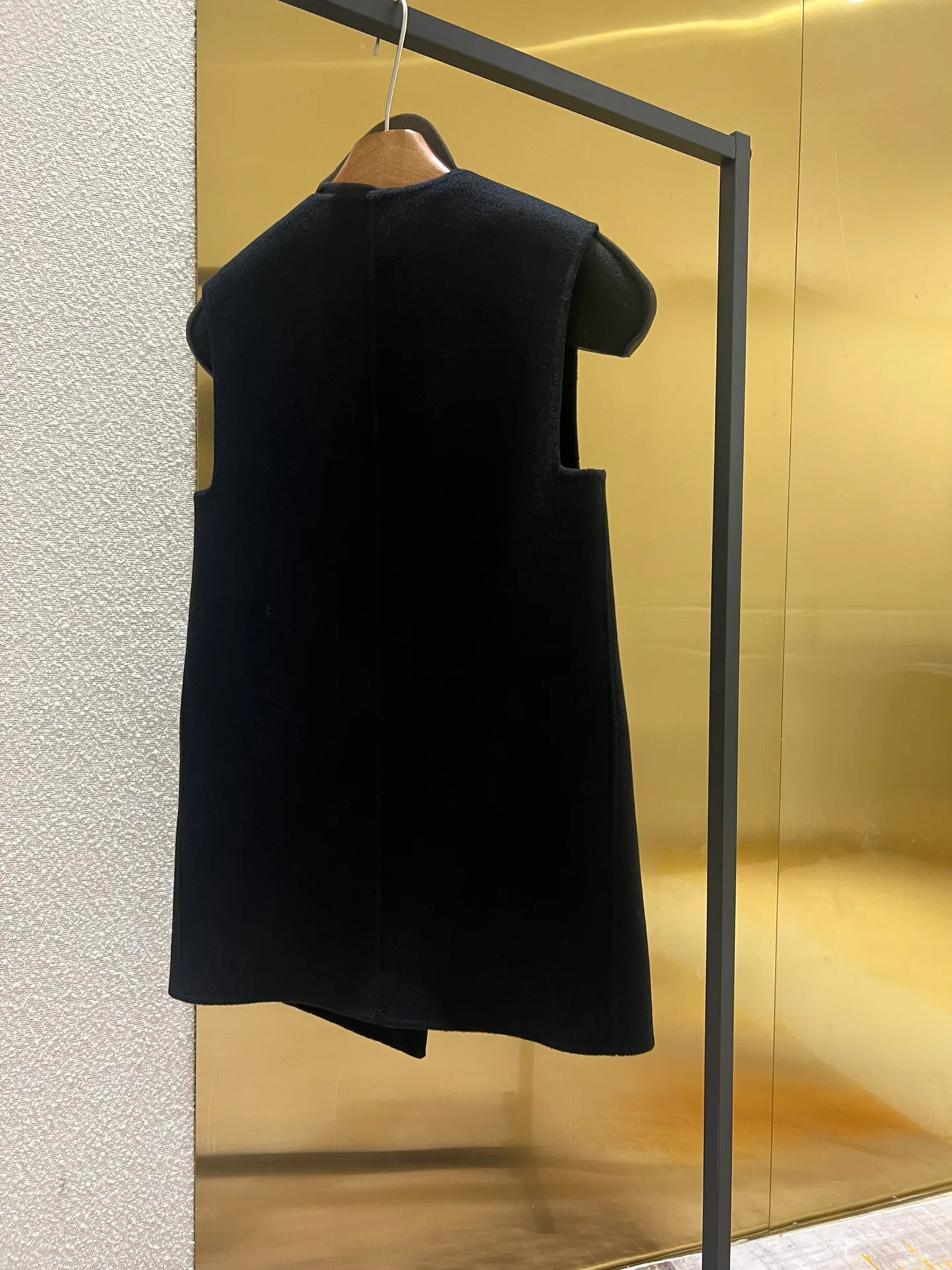 Жилеты Женские Christian Dior 19062723