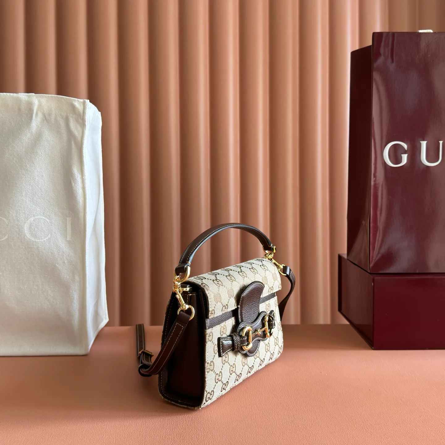 Классические Сумки Женские Gucci 17802960