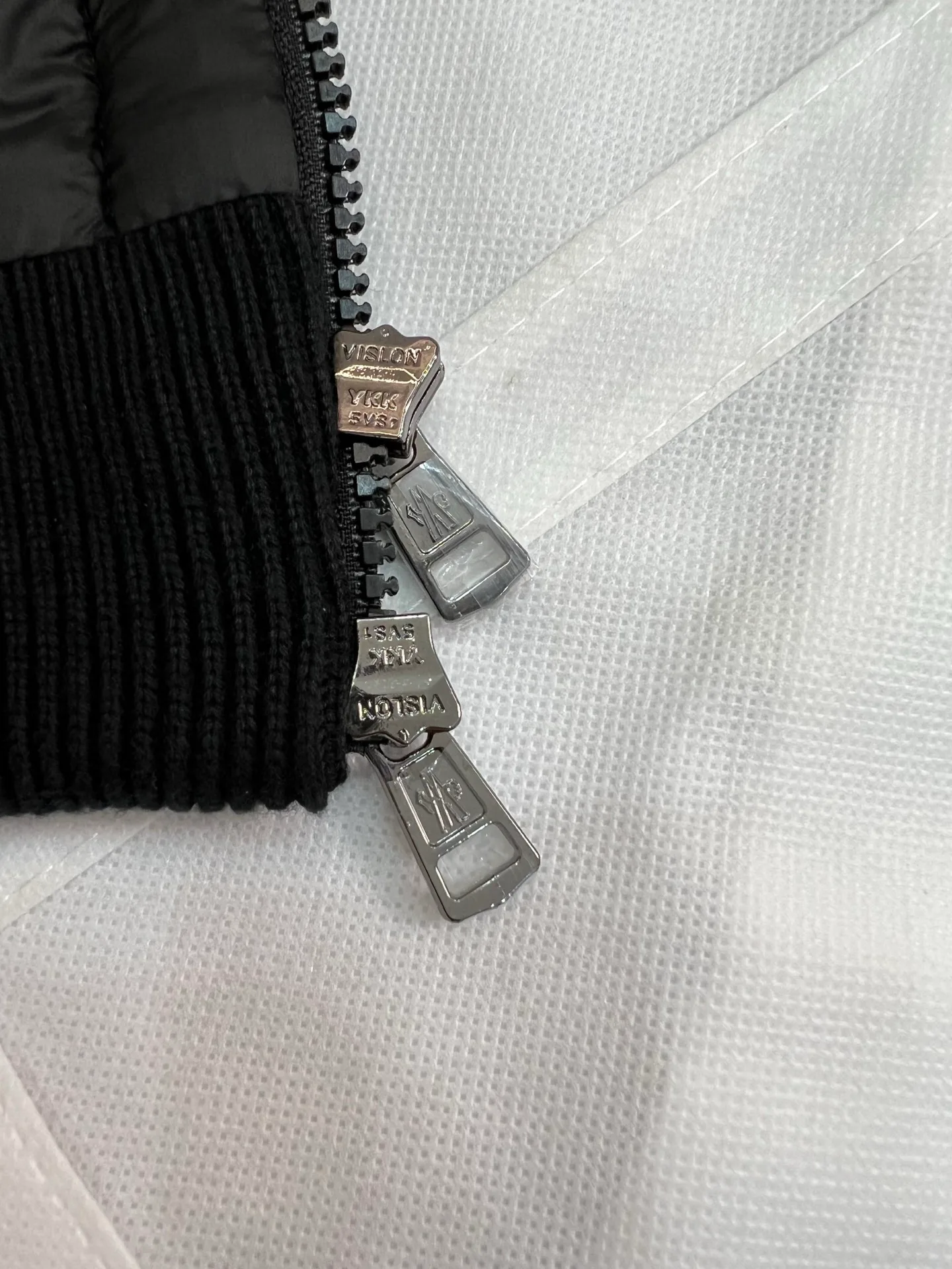 Куртки И Пуховики Мужские Moncler 470149