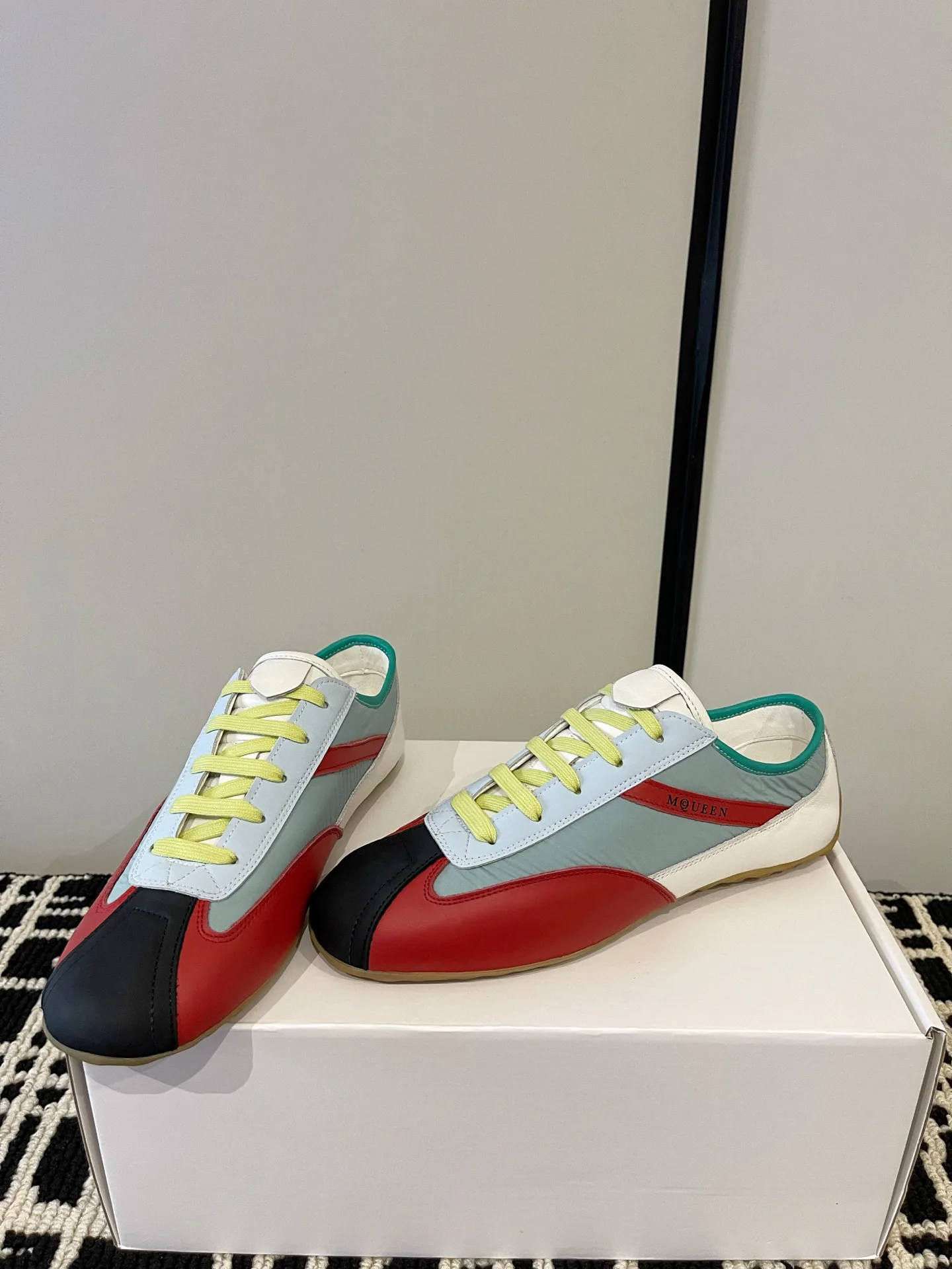 Кроссовки Женские Alexander Mcqueen 18386231