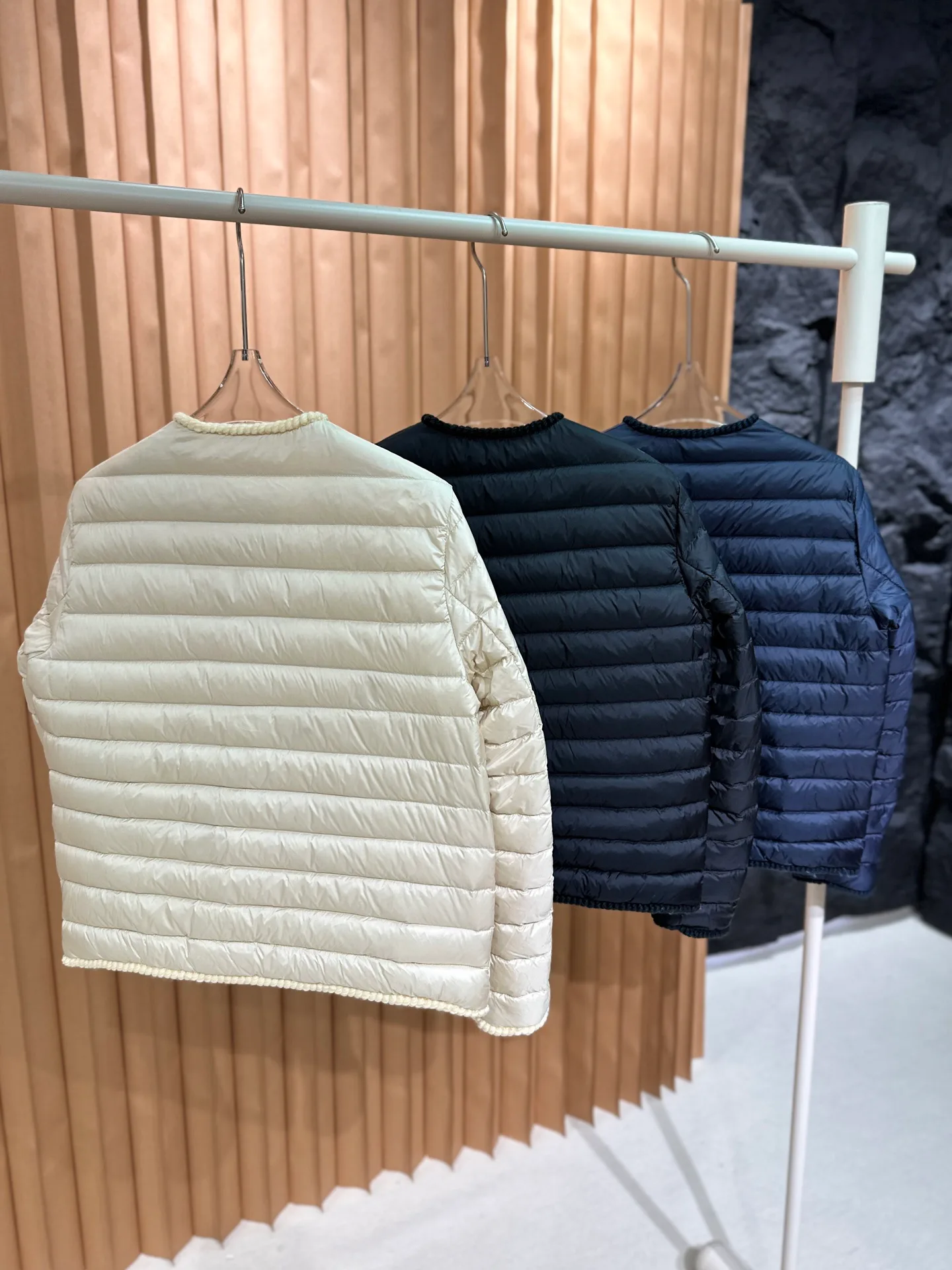 Куртки И Пуховики Женские Moncler 18710179