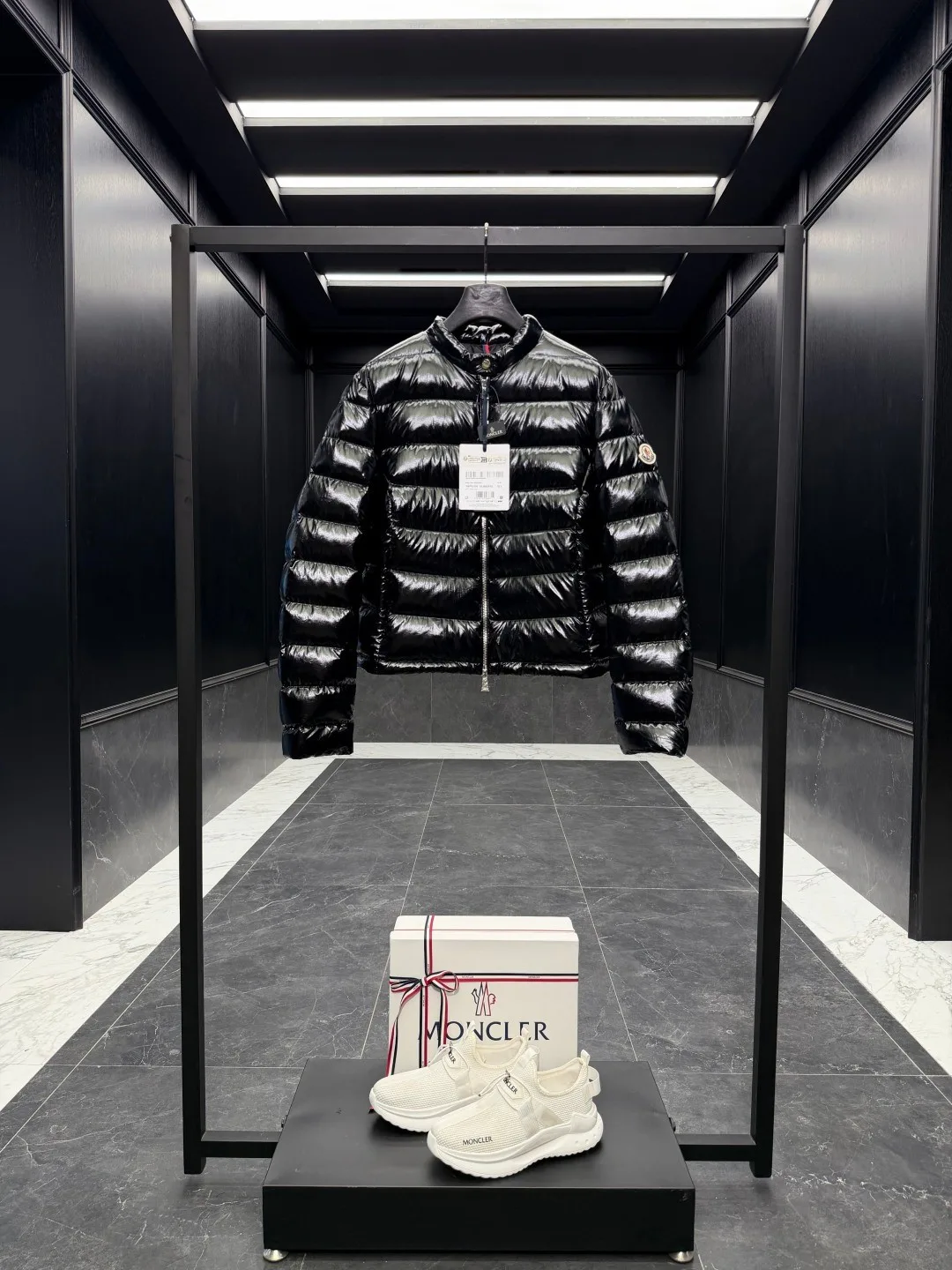 Куртки И Пуховики Женские Moncler 18408775