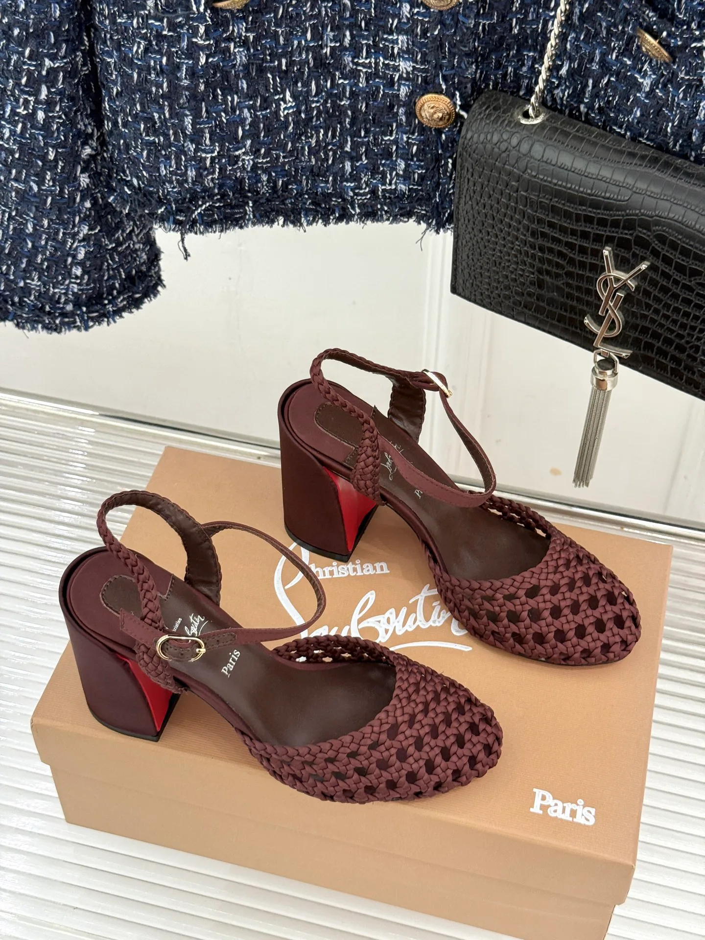Босоножки Женские Christian Louboutin 19367920