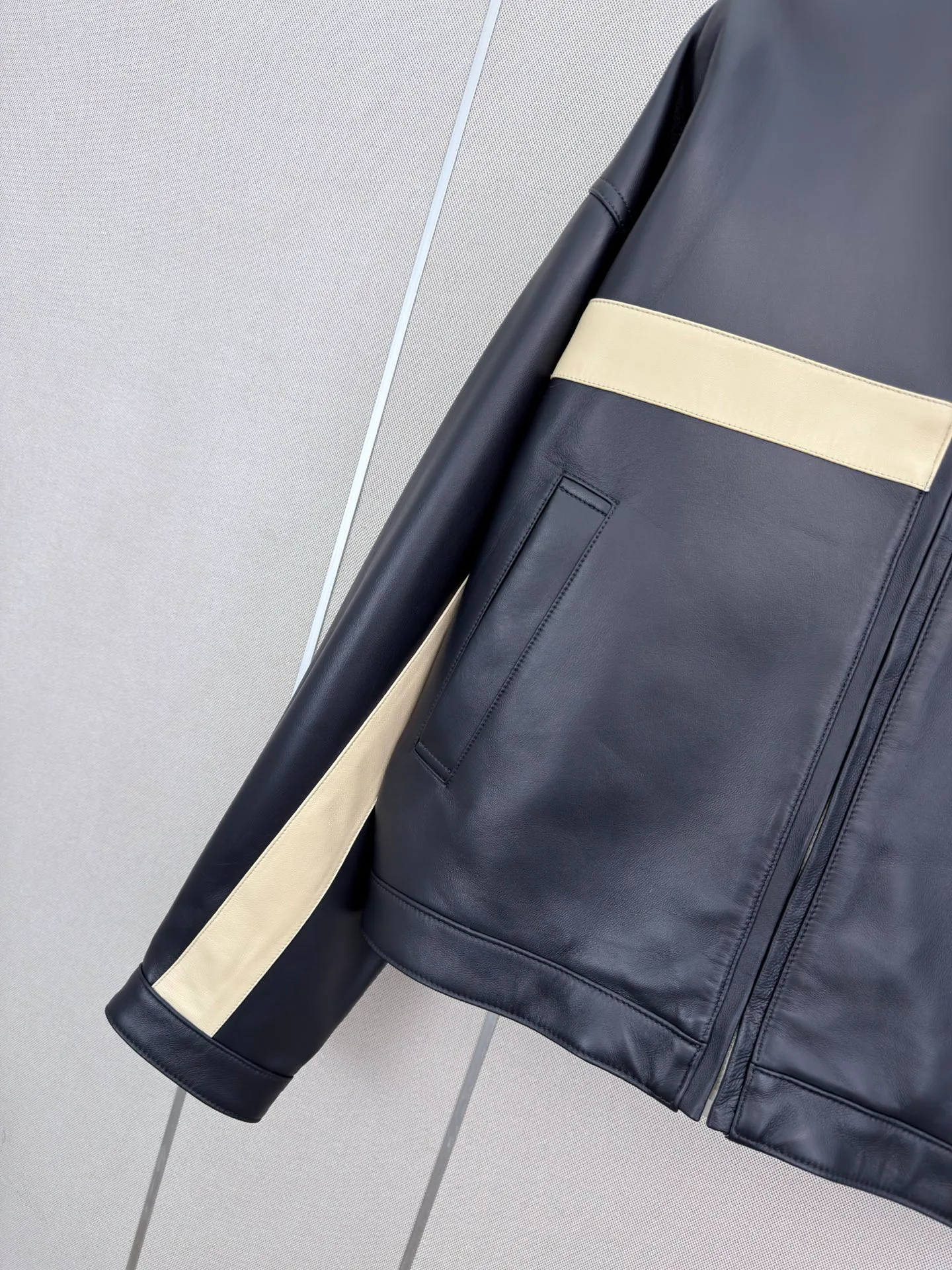 Кожаные Куртки И Дублёнки Женские Saint Laurent 17811614
