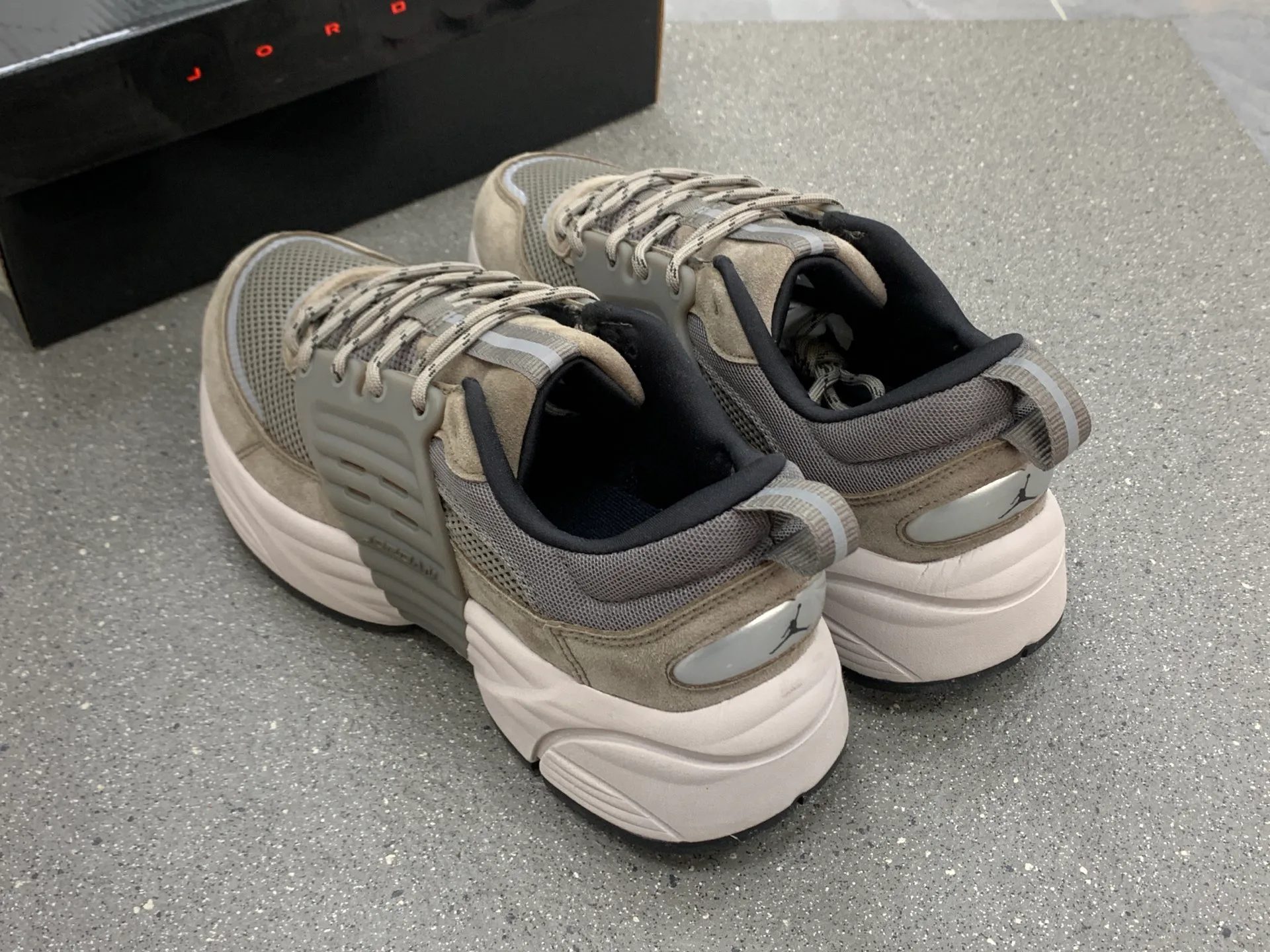 Кроссовки Женские Air Jordan 982377