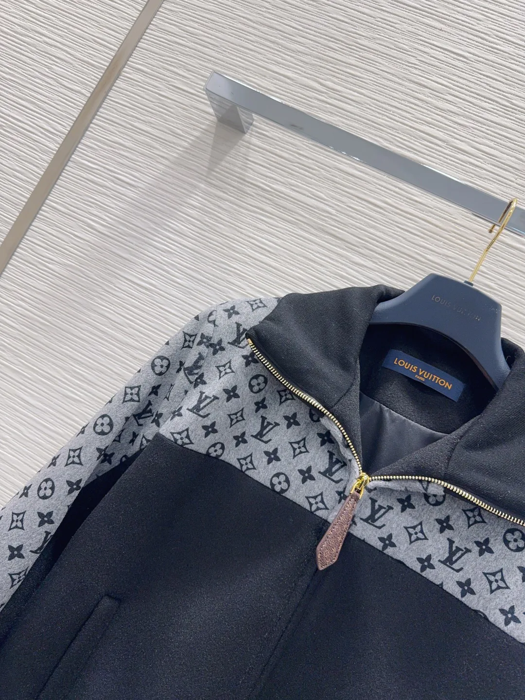 Куртки И Пуховики Женские Louis Vuitton 561733