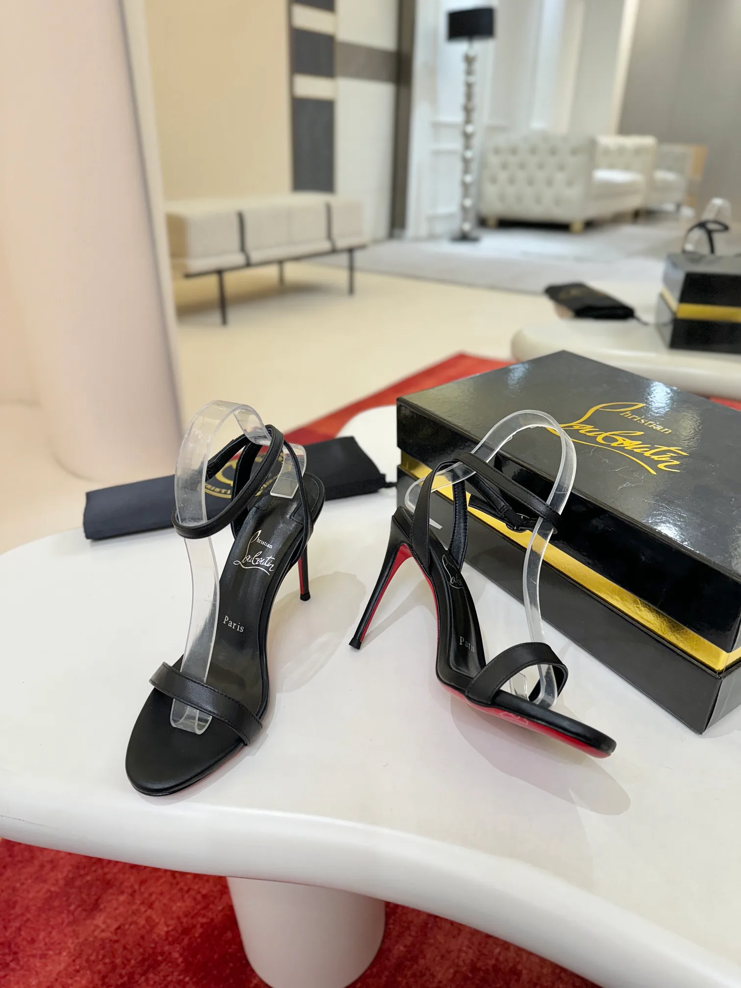Босоножки Женские Christian Louboutin 14280374