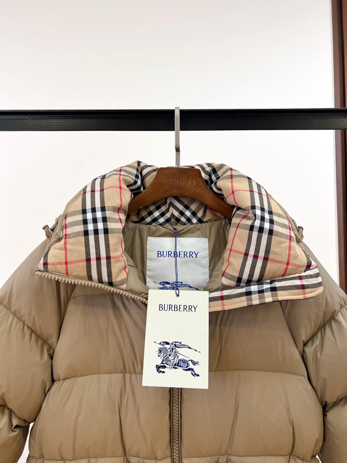 Куртки И Пуховики Женские Burberry 18820423