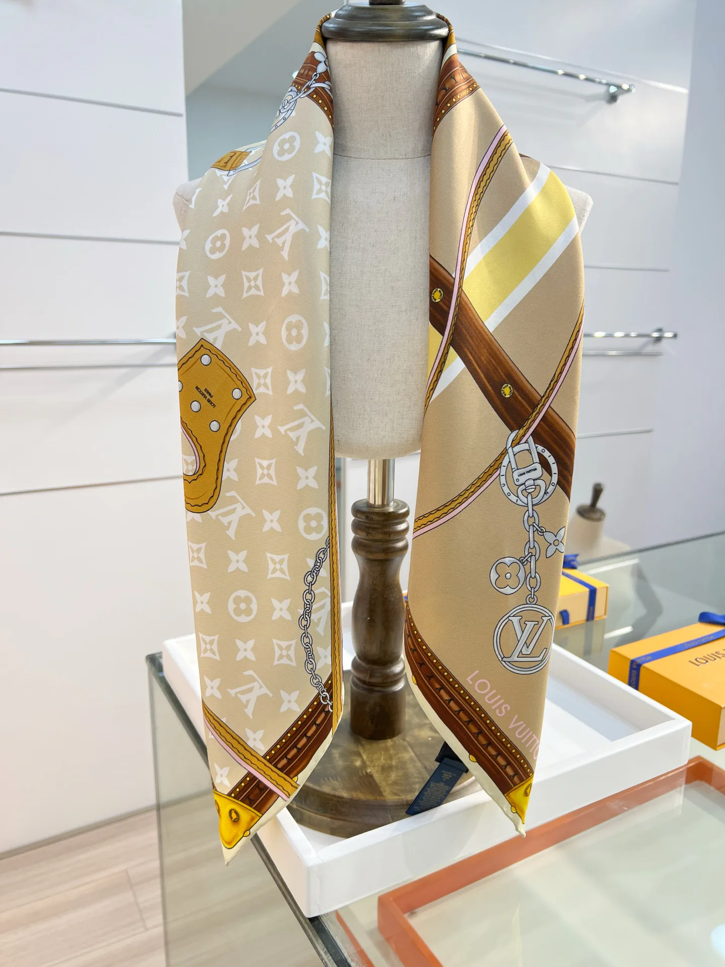 Платки Louis Vuitton 10644109