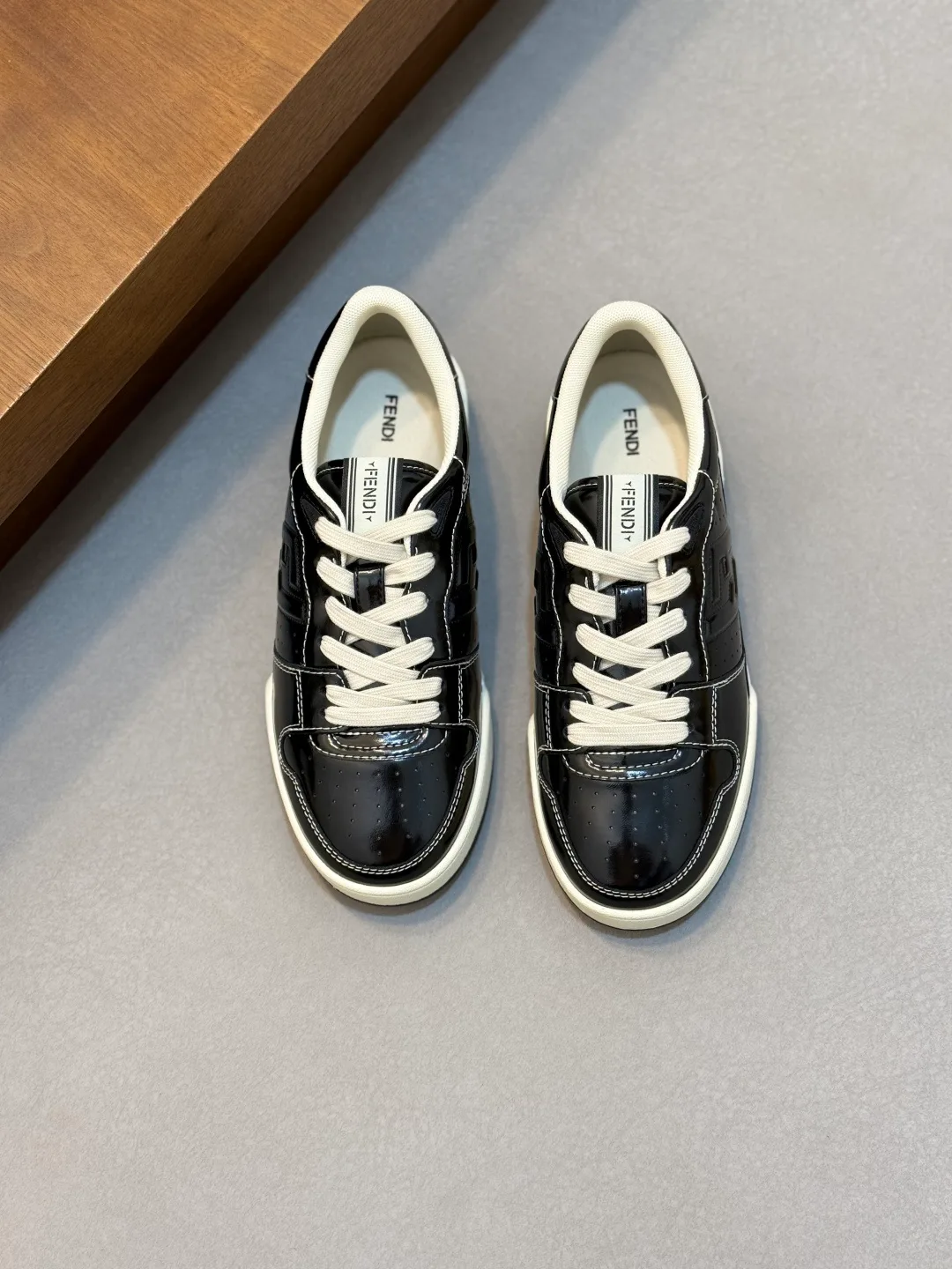 Кроссовки Женские Fendi 18716119