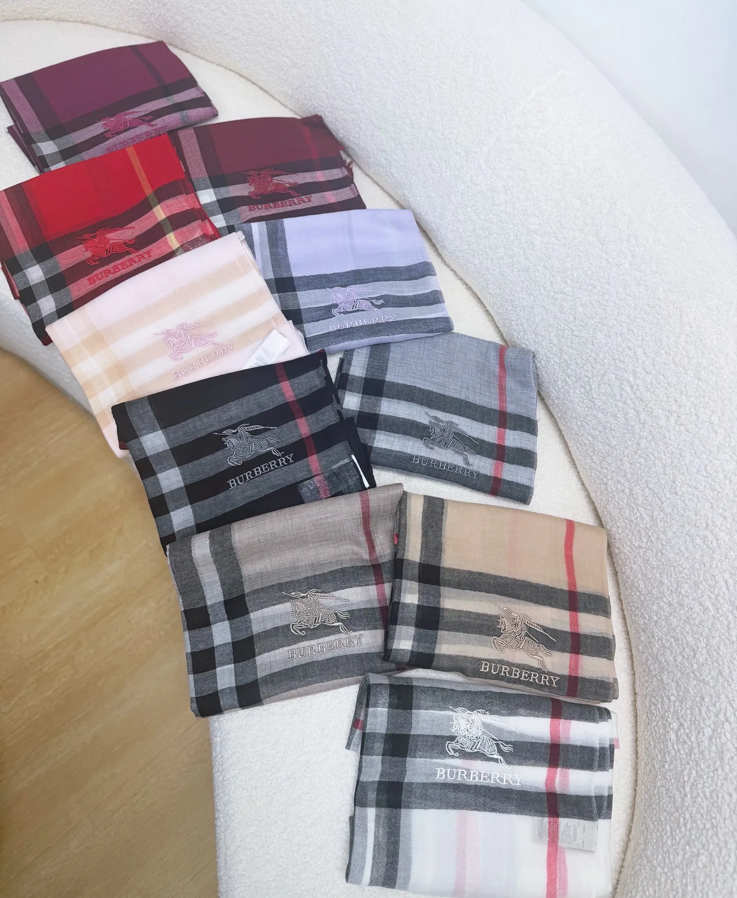Шарфы Burberry 18426918