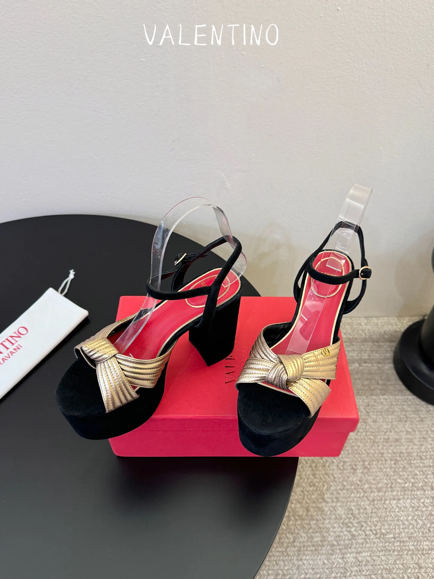 Босоножки Женские Valentino 17396963