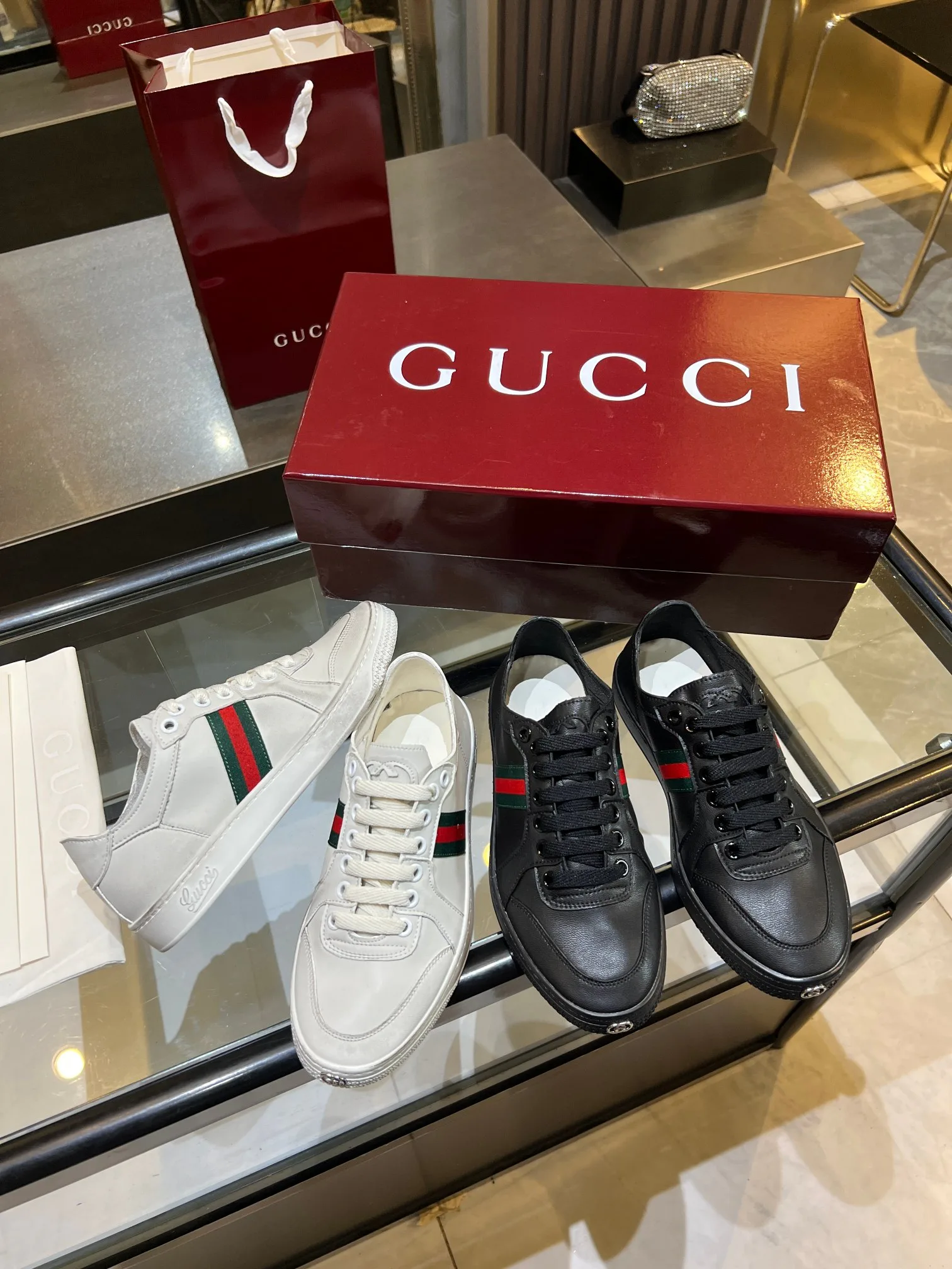 Кроссовки Женские Gucci 19811675