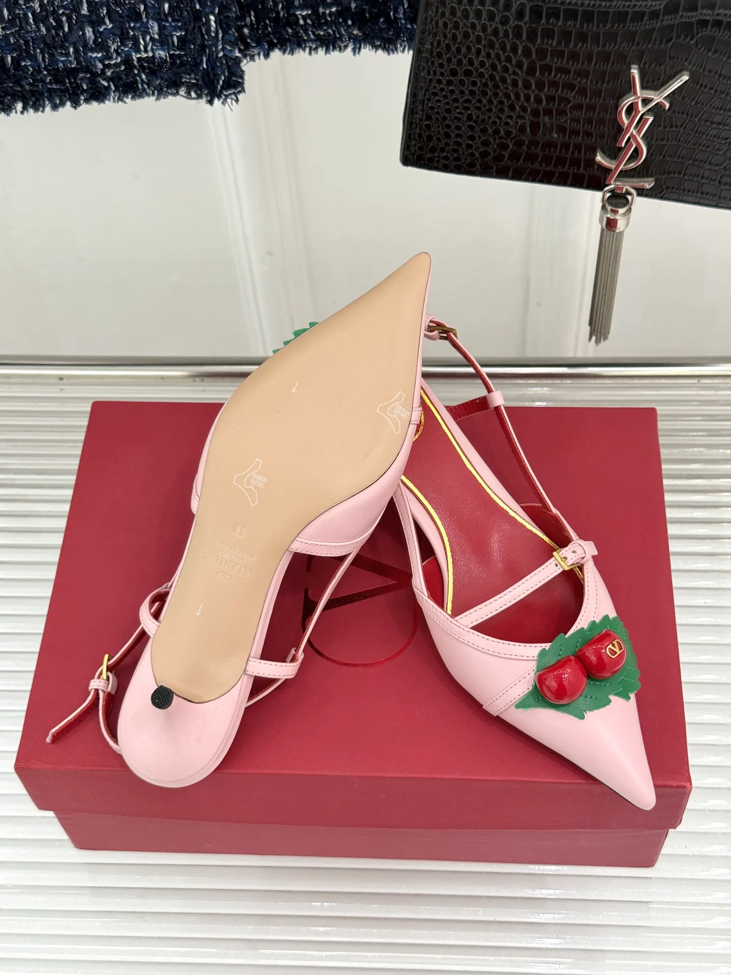 Босоножки Женские Valentino 16973357