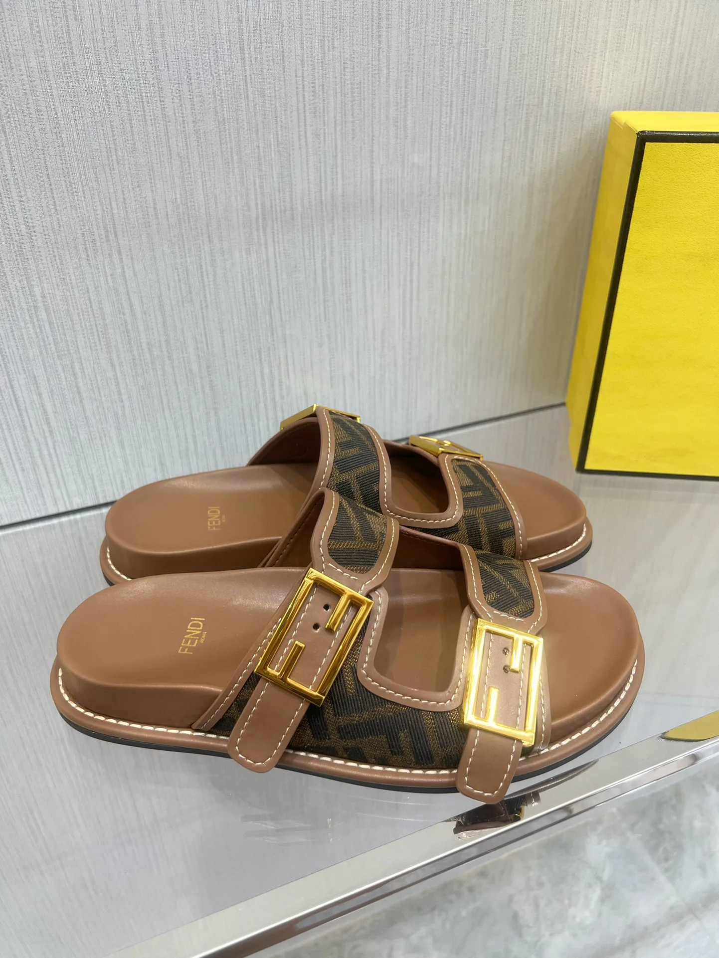 Шлепанцы Женские Fendi 22521