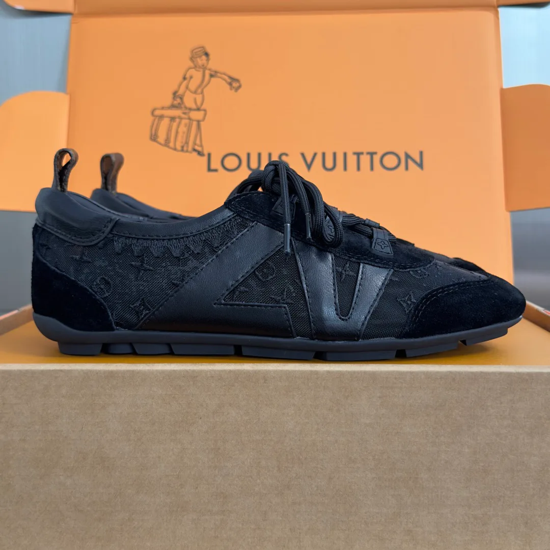 Кроссовки Женские Louis Vuitton 18083474