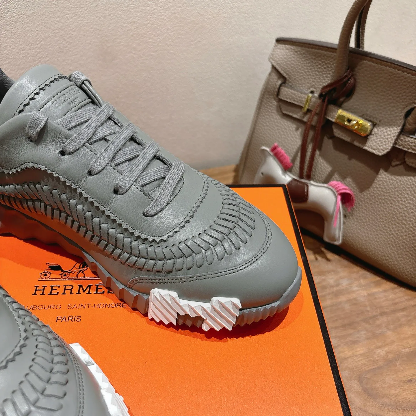 Кроссовки Женские Hermes 18729809