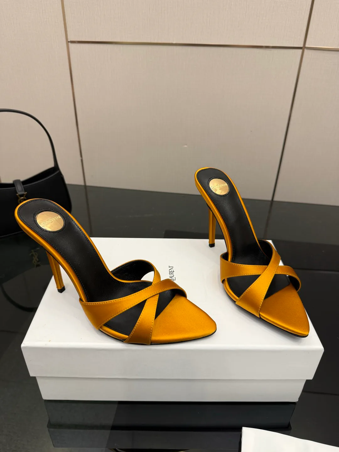 Босоножки Женские Saint Laurent 11409892