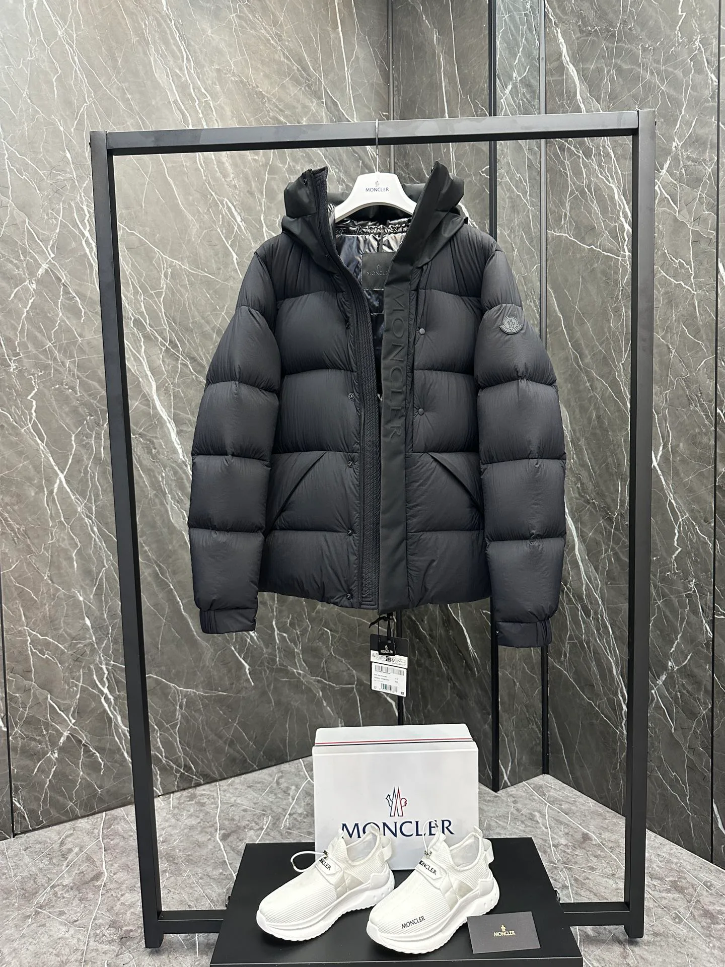 Куртки И Пуховики Мужские Moncler 1026144