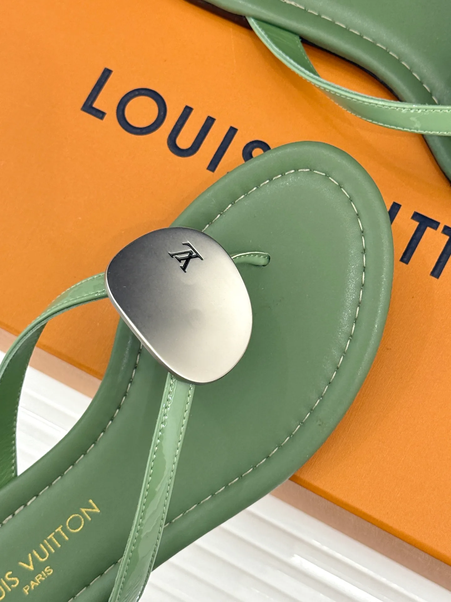 Шлепанцы Женские Louis Vuitton 17596994