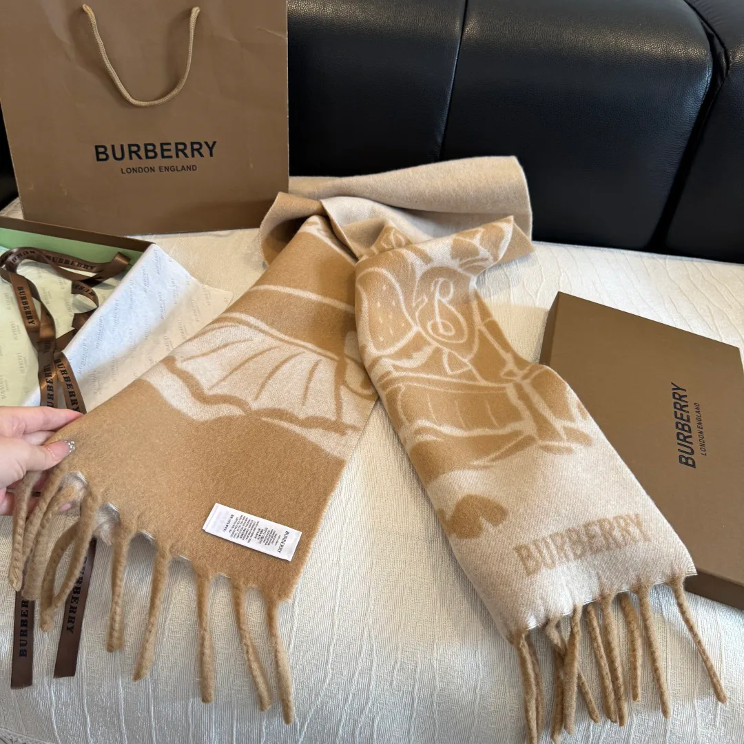 Шарфы Burberry 18449895