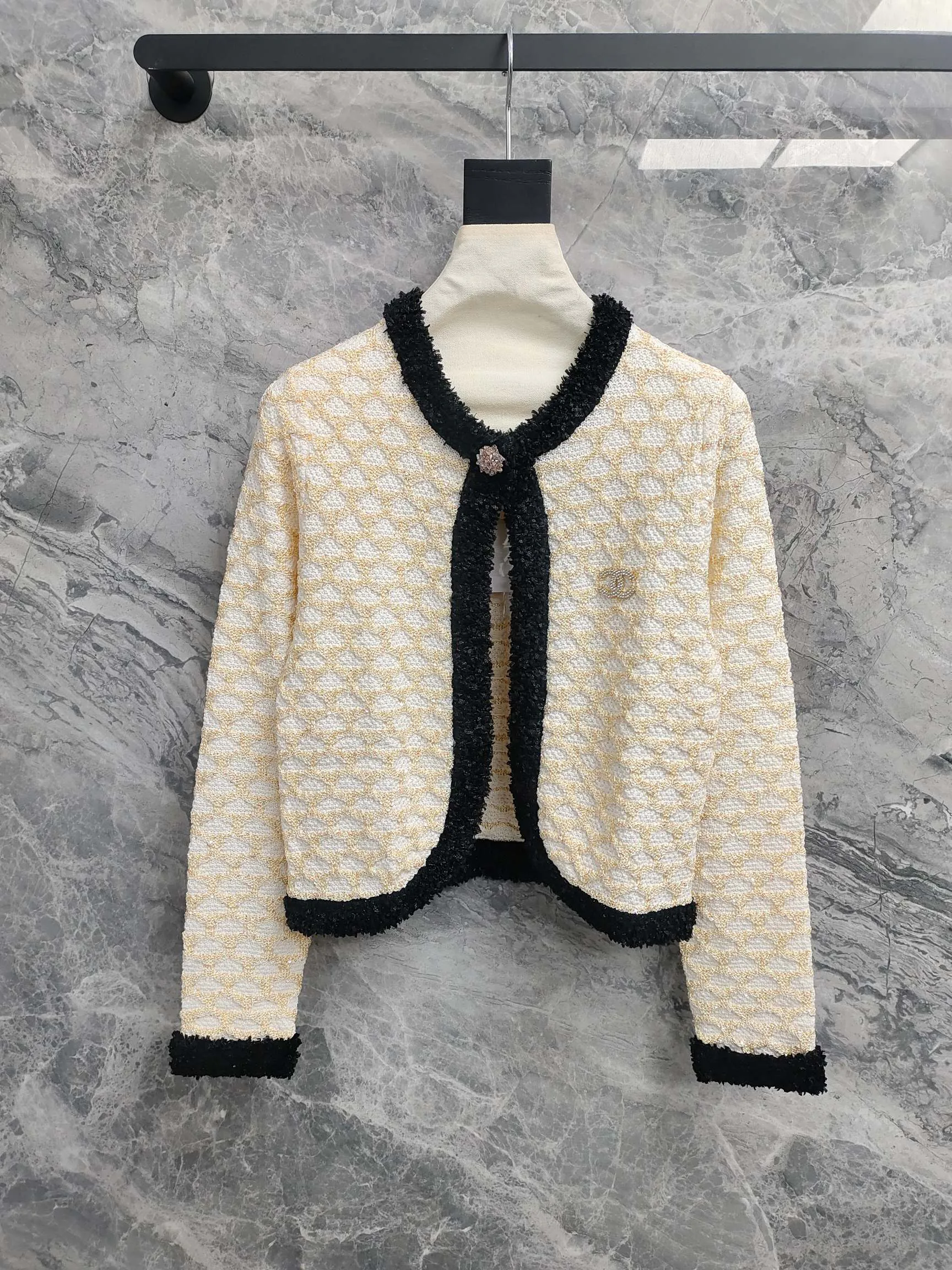 Куртки И Пуховики Женские Chanel 1735397