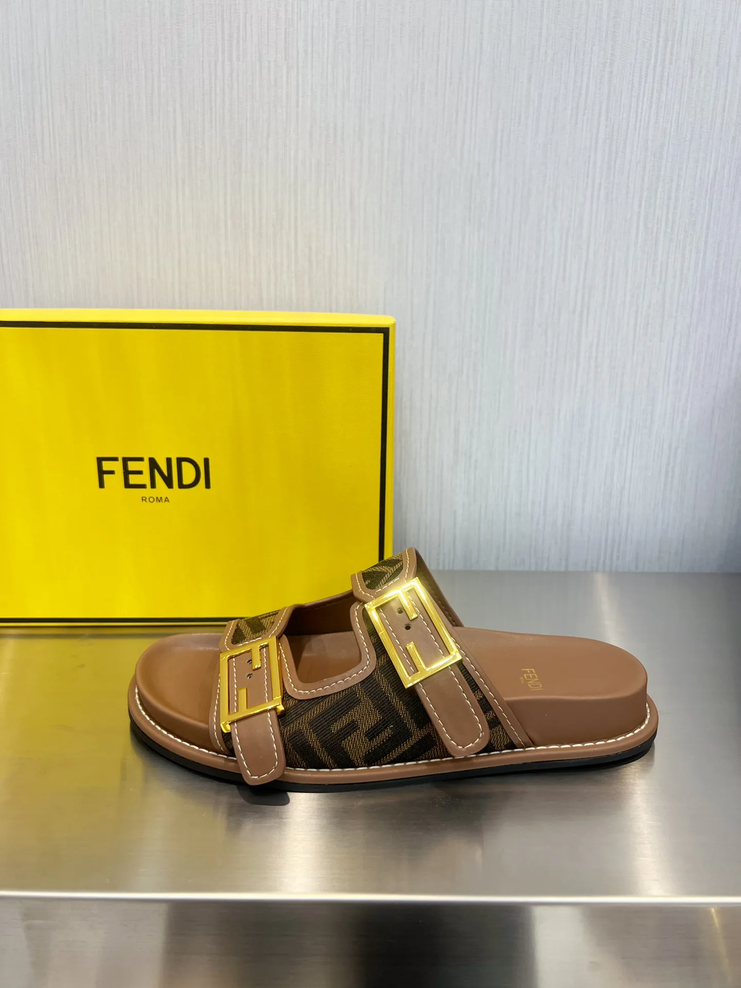 Шлепанцы Женские Fendi 22520