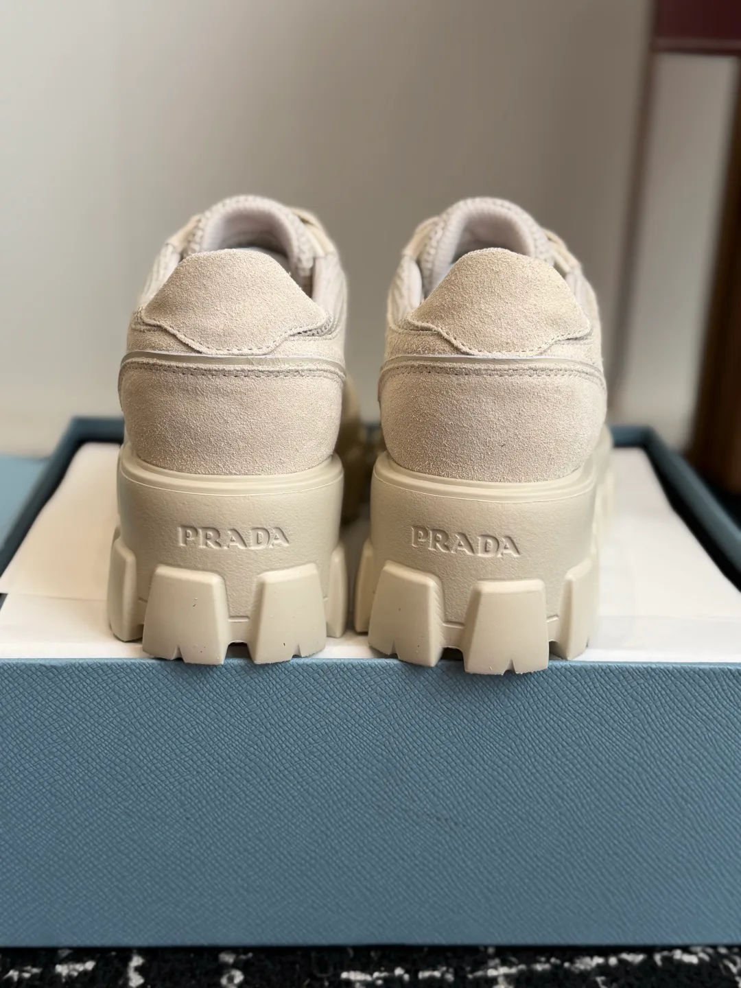 Кроссовки Женские Prada 18138859