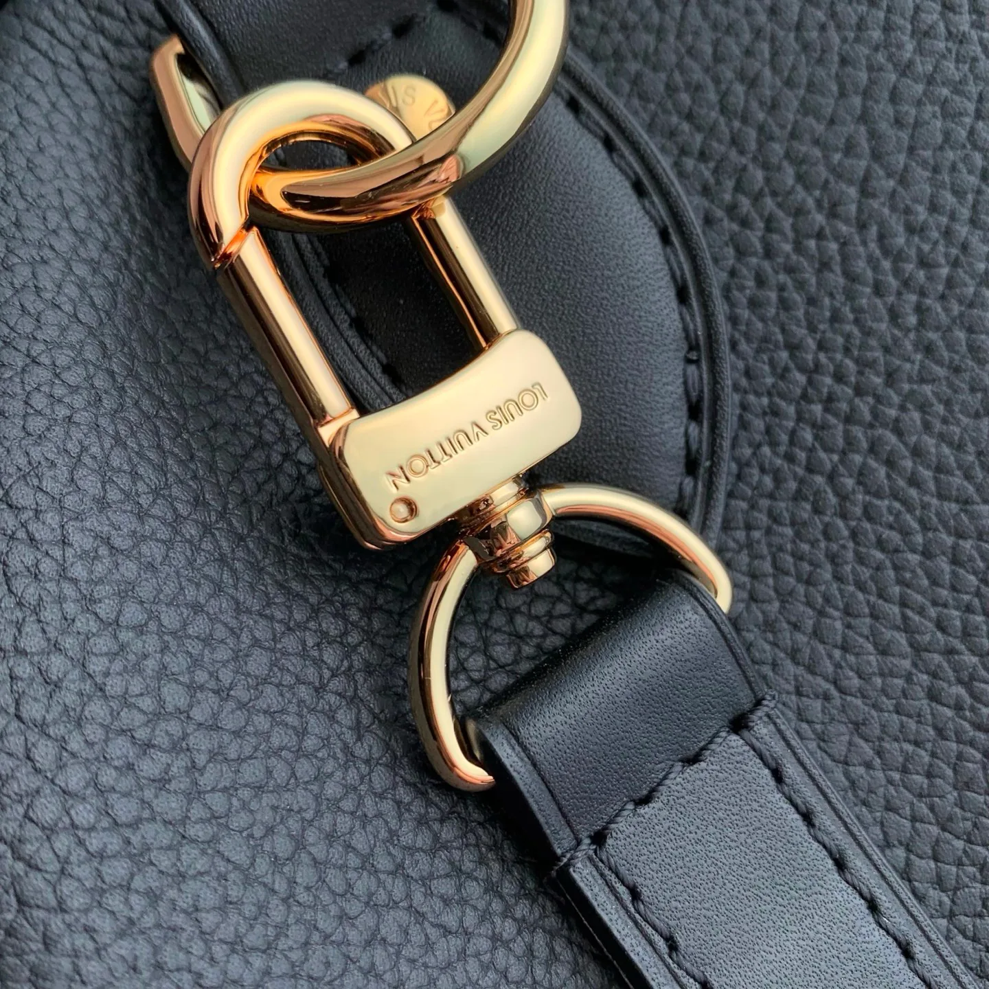 Классические Сумки Женские Louis Vuitton 18147525