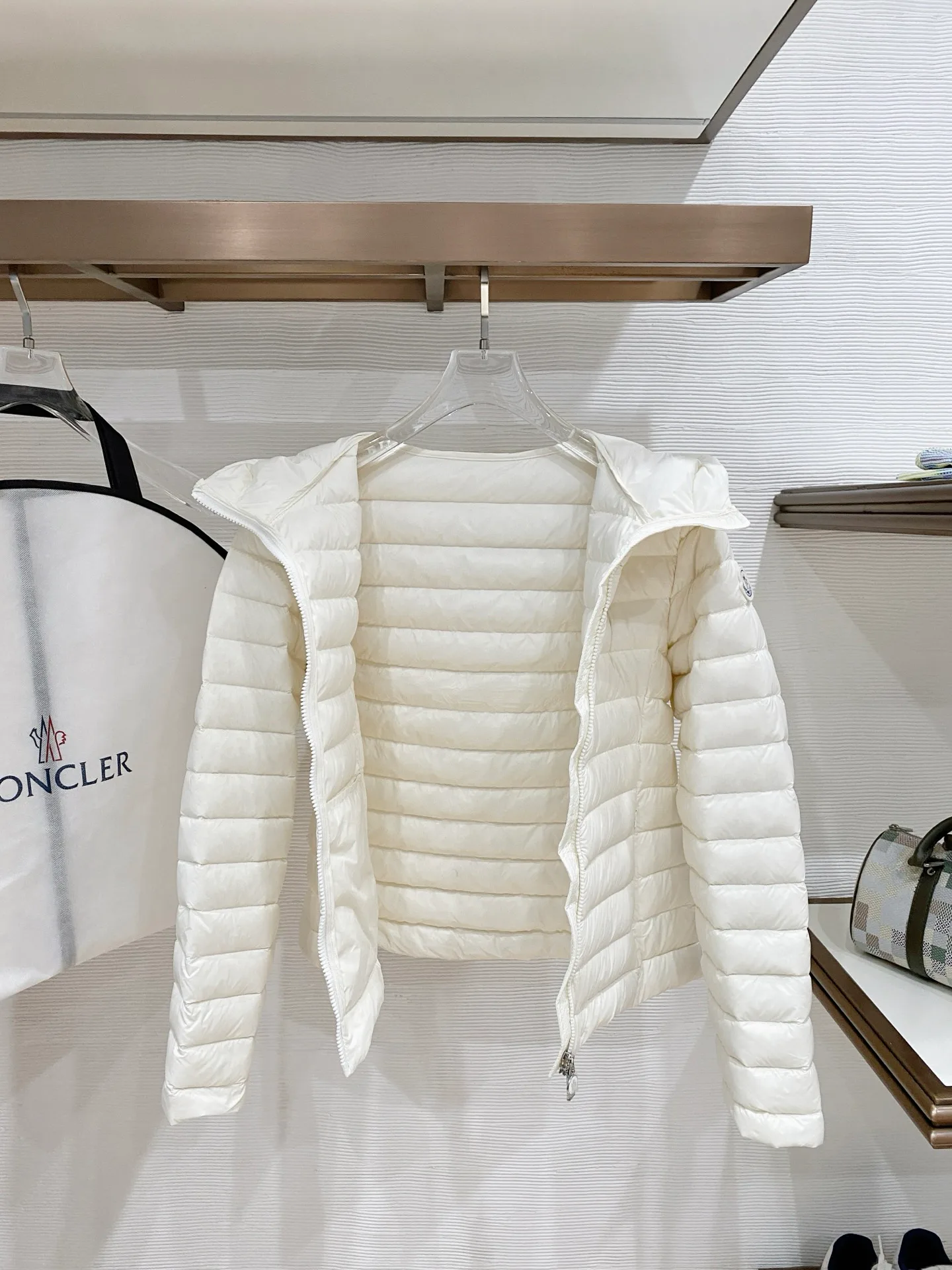 Куртки И Пуховики Женские Moncler 17632181
