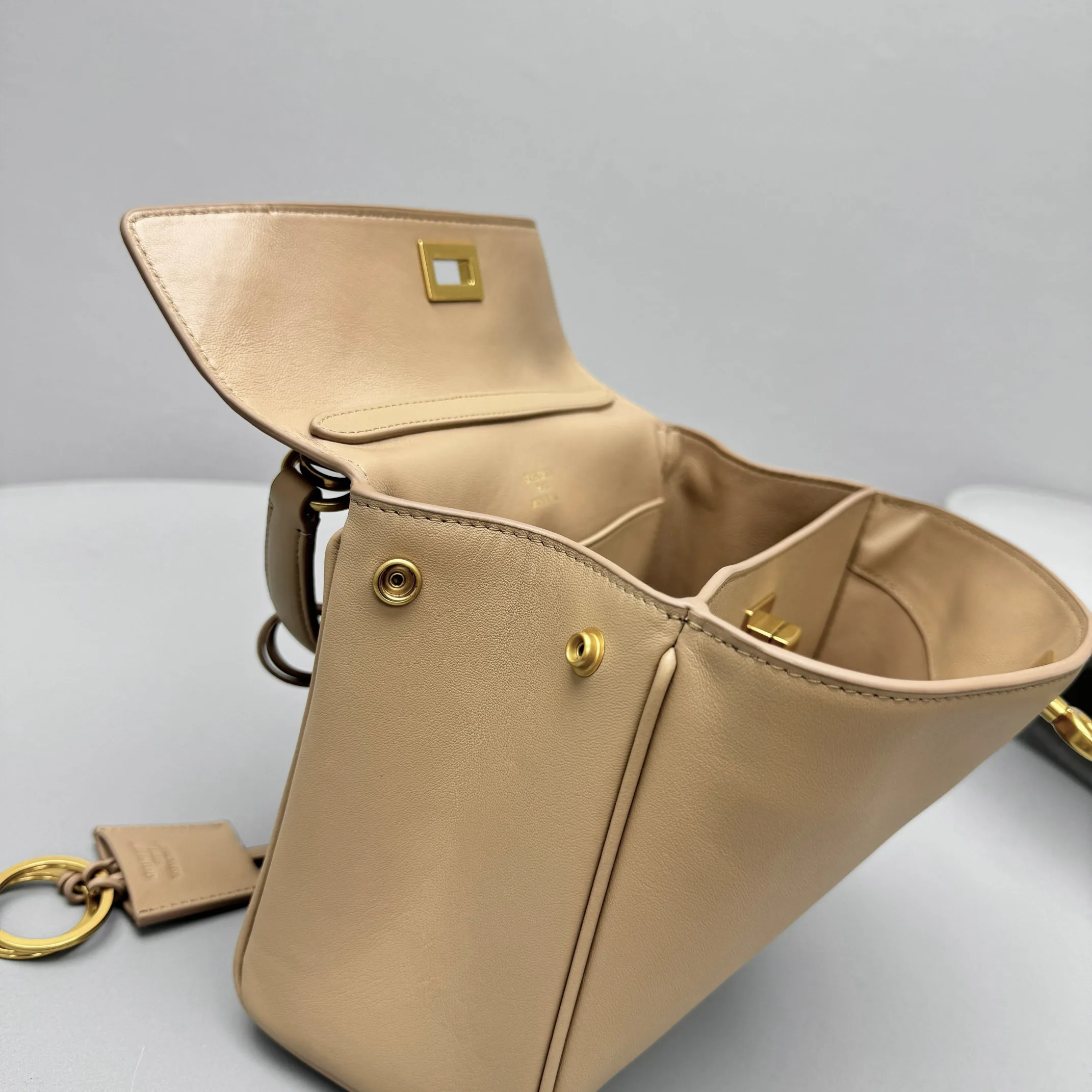 Классические Сумки Женские Bottega Veneta 11451458