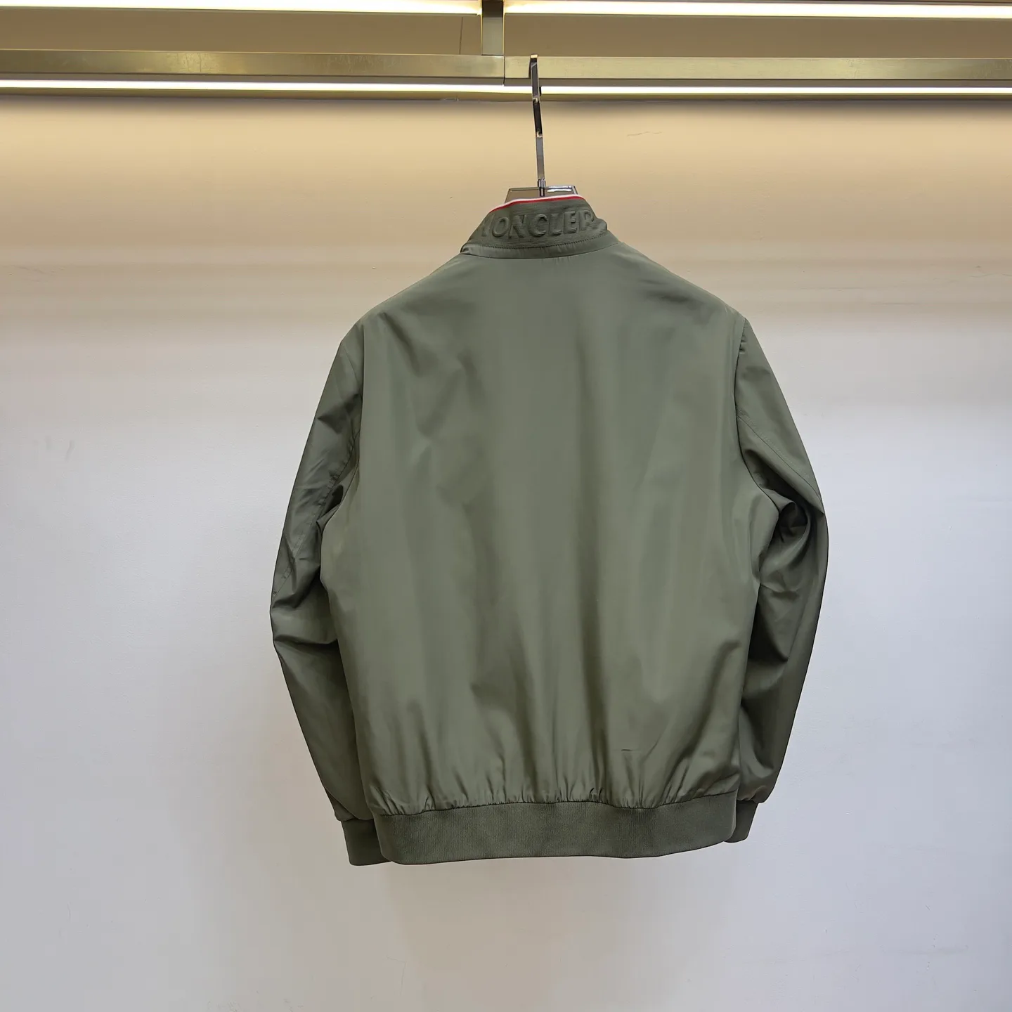 Куртки И Пуховики Женские Moncler 17340707