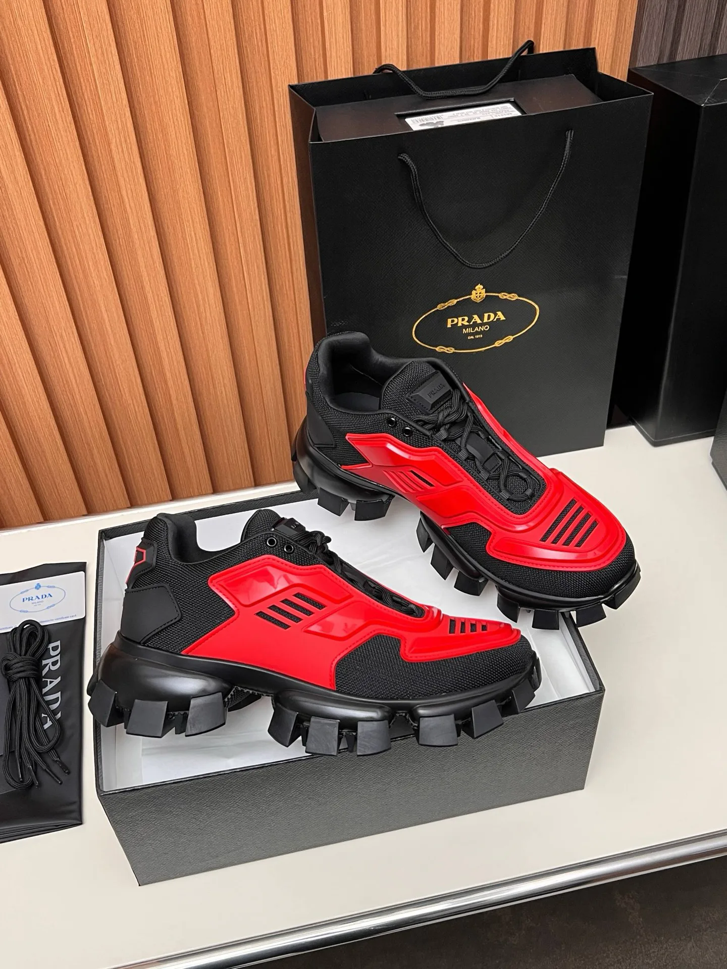 Кроссовки Женские Prada 17955146