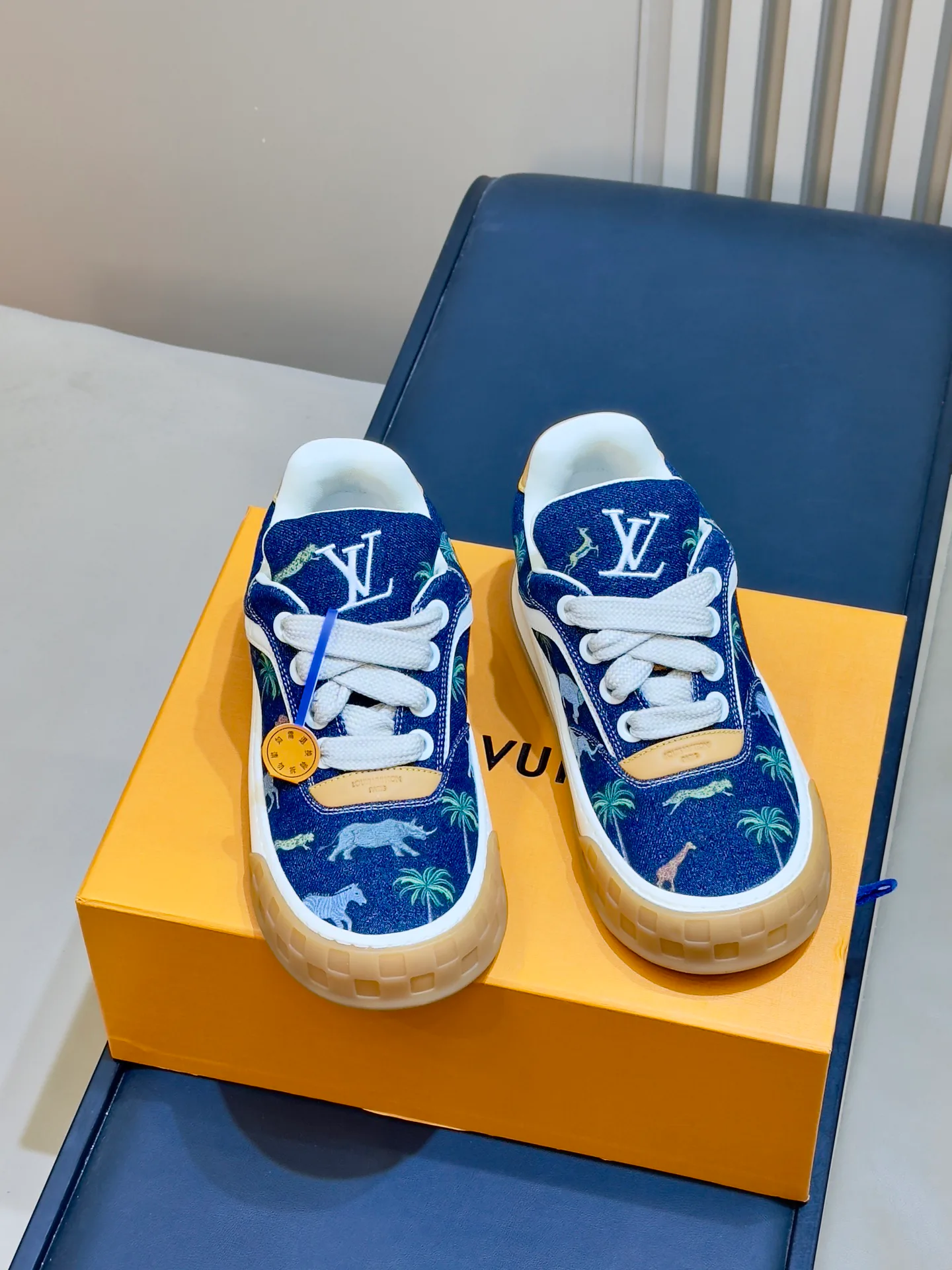 Кроссовки Женские Louis Vuitton 18073517