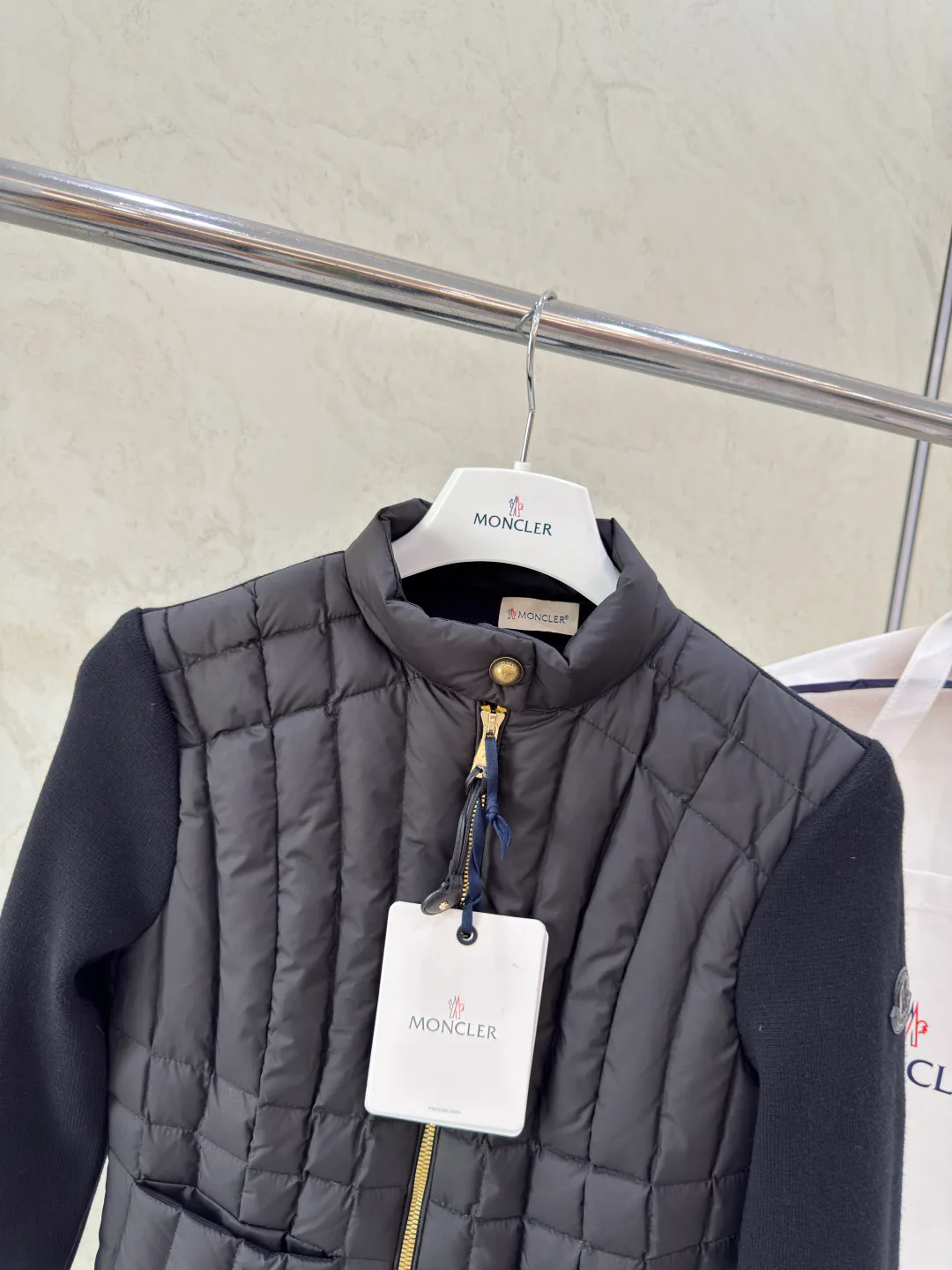 Куртки И Пуховики Женские Moncler 18690112