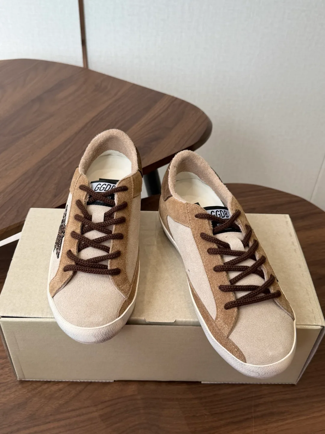 Кроссовки Женские Golden Goose 18146573