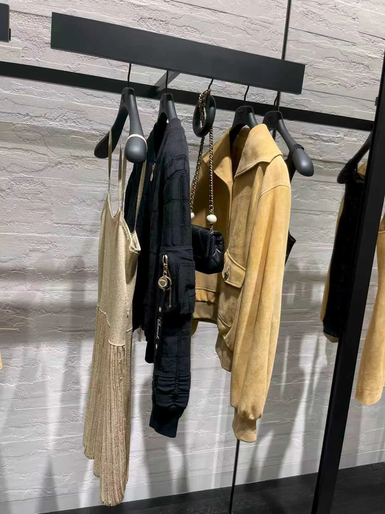 Кожаные Куртки И Дублёнки Женские Chanel 18131547