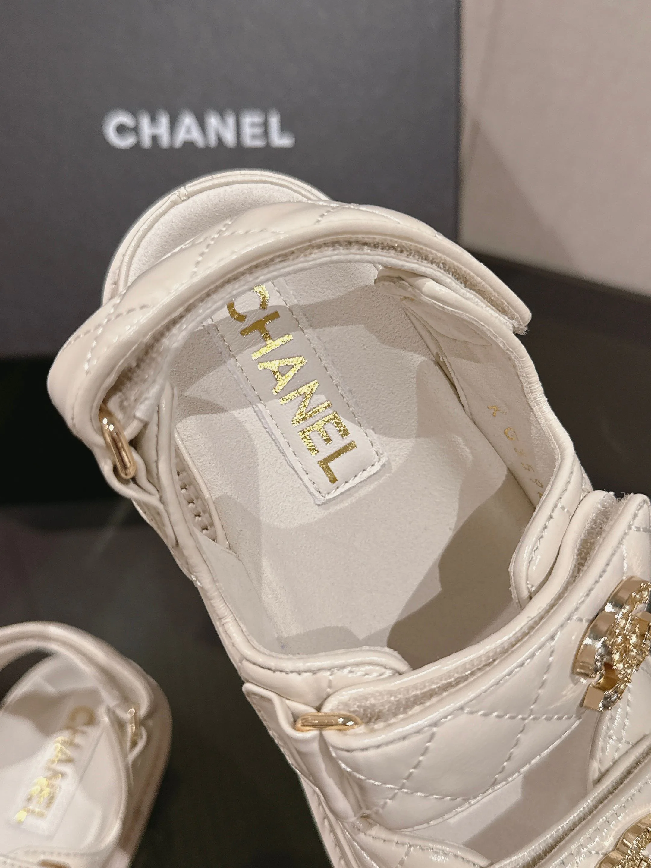Сандалии Женские Chanel 11353680