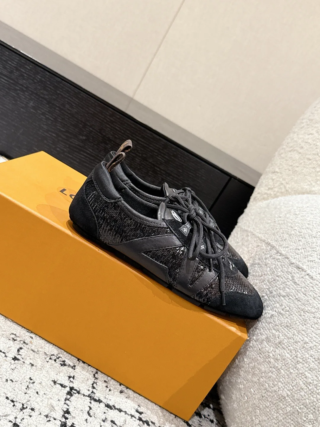 Кроссовки Женские Louis Vuitton 18409736