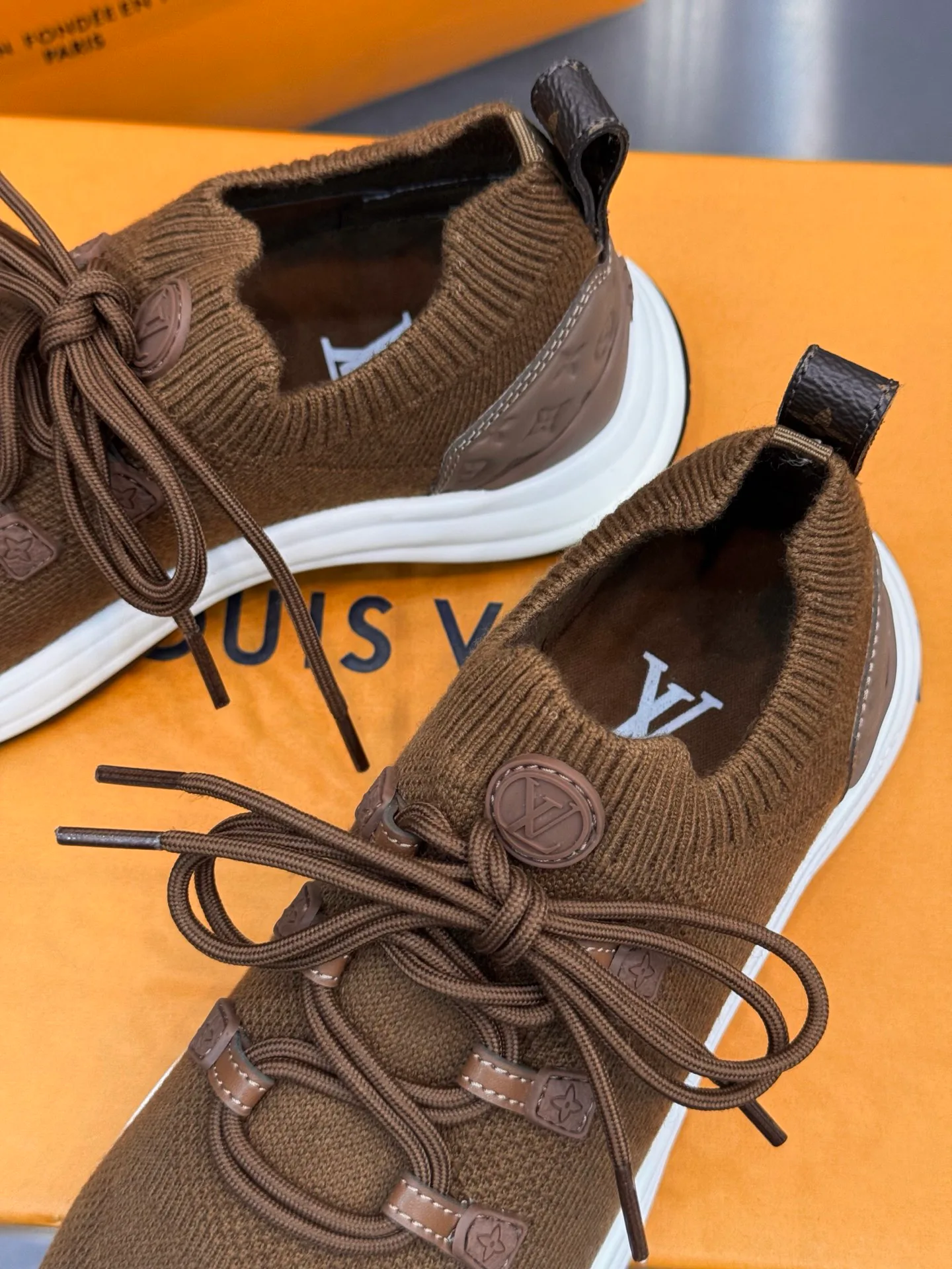 Кроссовки Женские Louis Vuitton 18202470