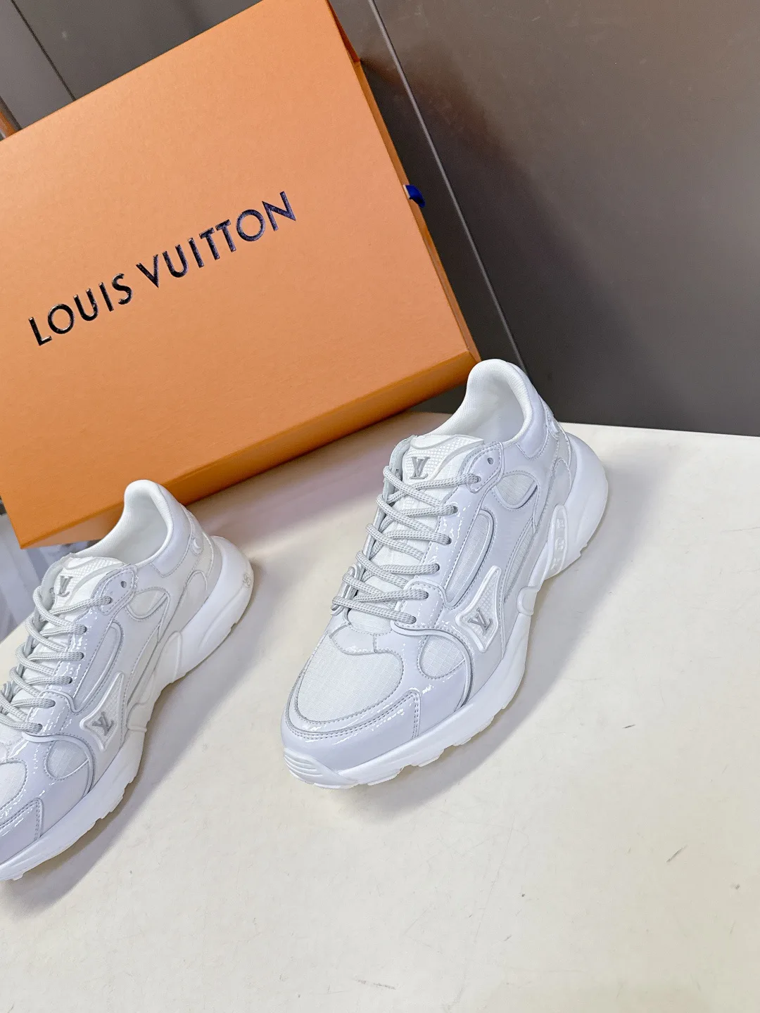Кроссовки Женские Louis Vuitton 10455674