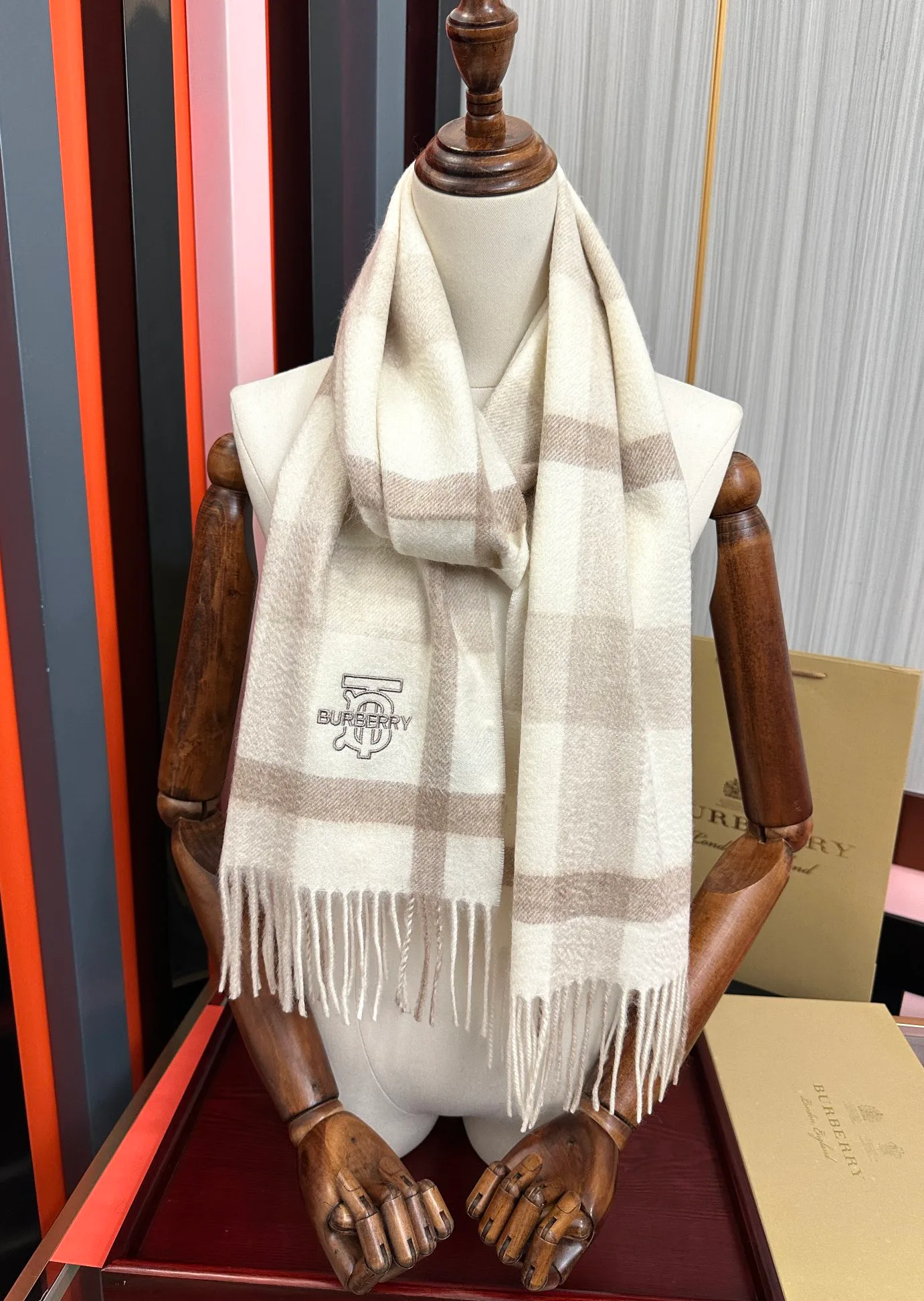 Шарфы Burberry 1490196