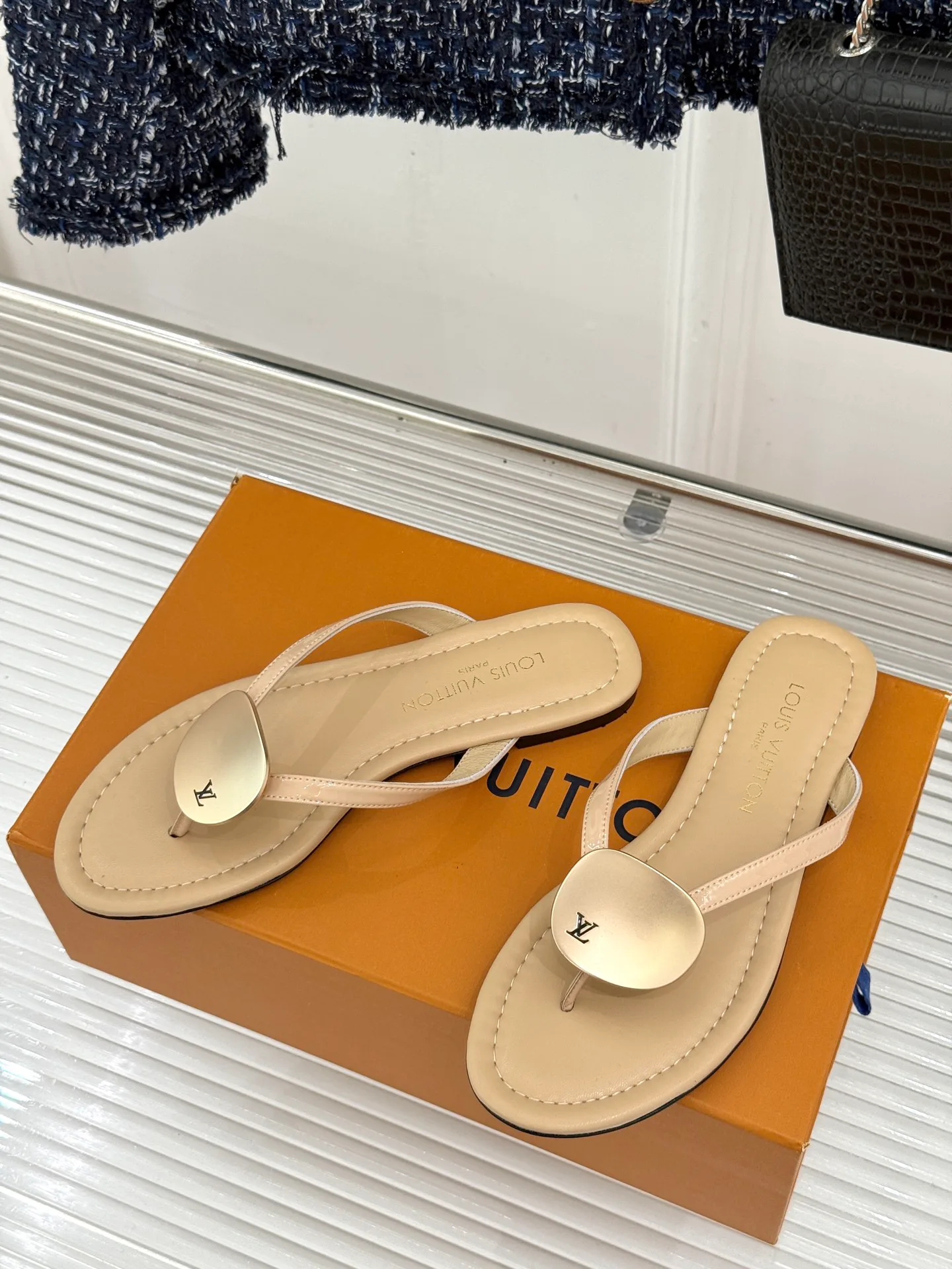 Шлепанцы Женские Louis Vuitton 17596995