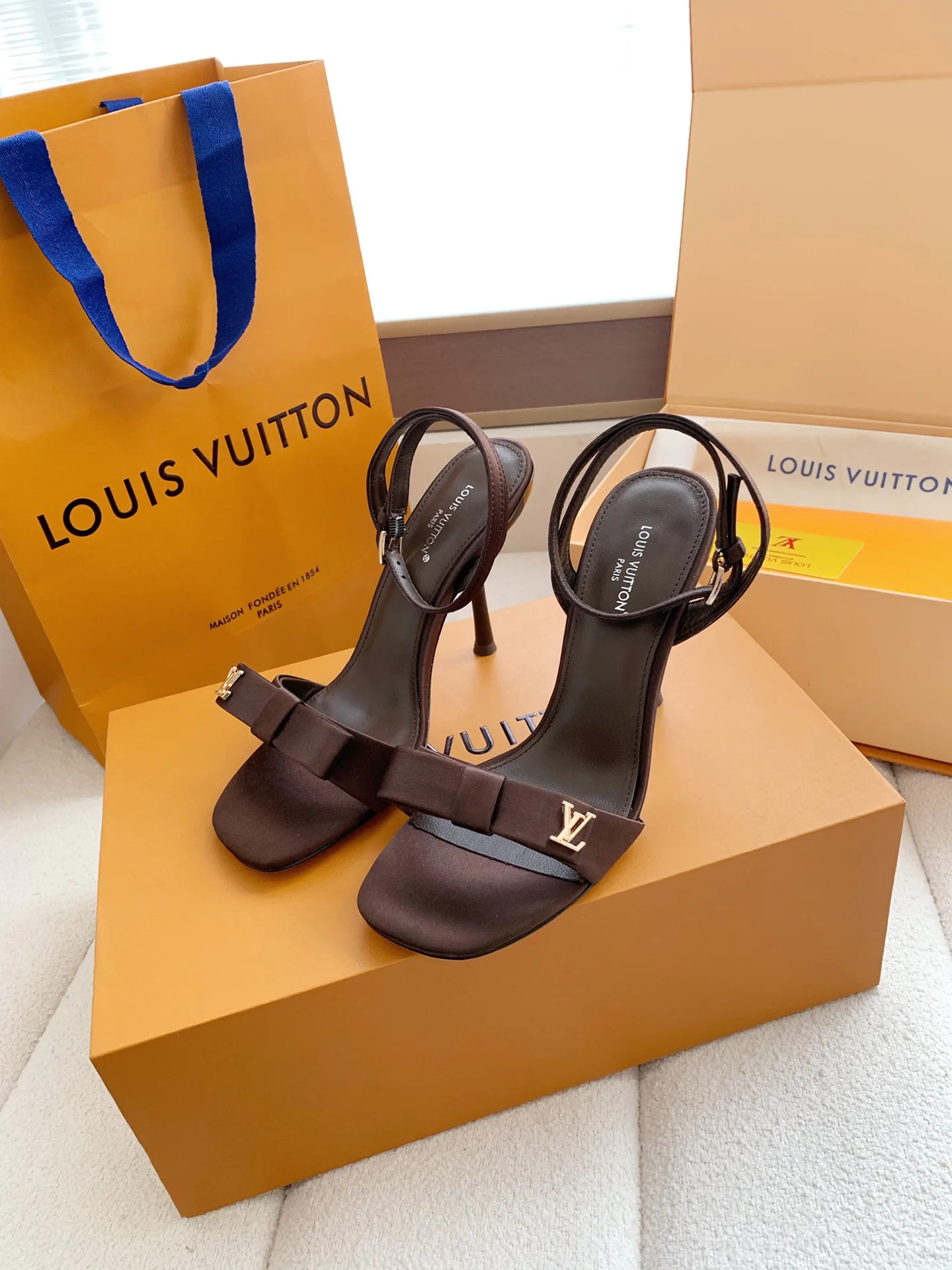 Босоножки Женские Louis Vuitton 13084434