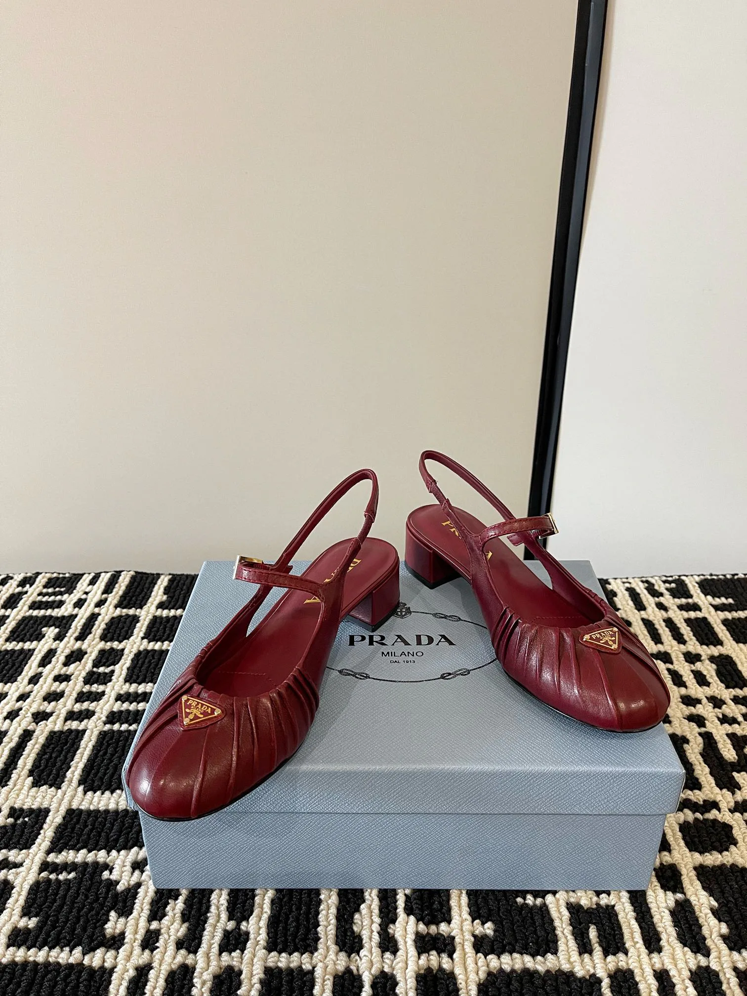 Босоножки Женские Prada 11407424