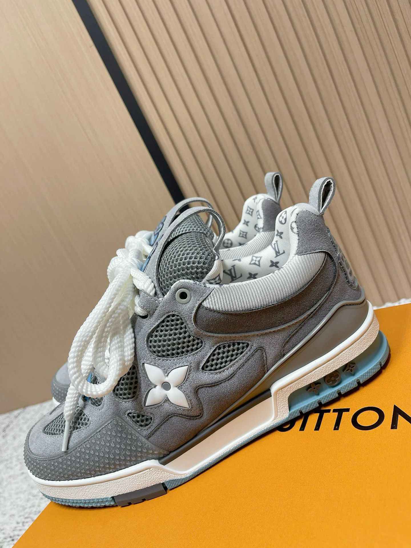 Кроссовки Женские Louis Vuitton 11707408