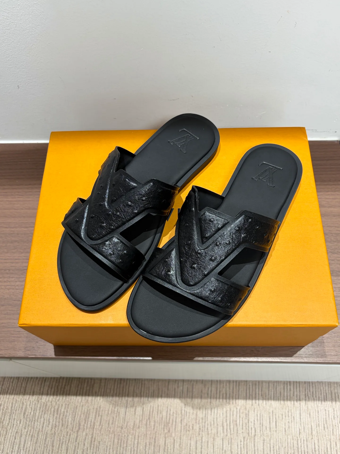 Шлепанцы Мужские Louis Vuitton 12826635